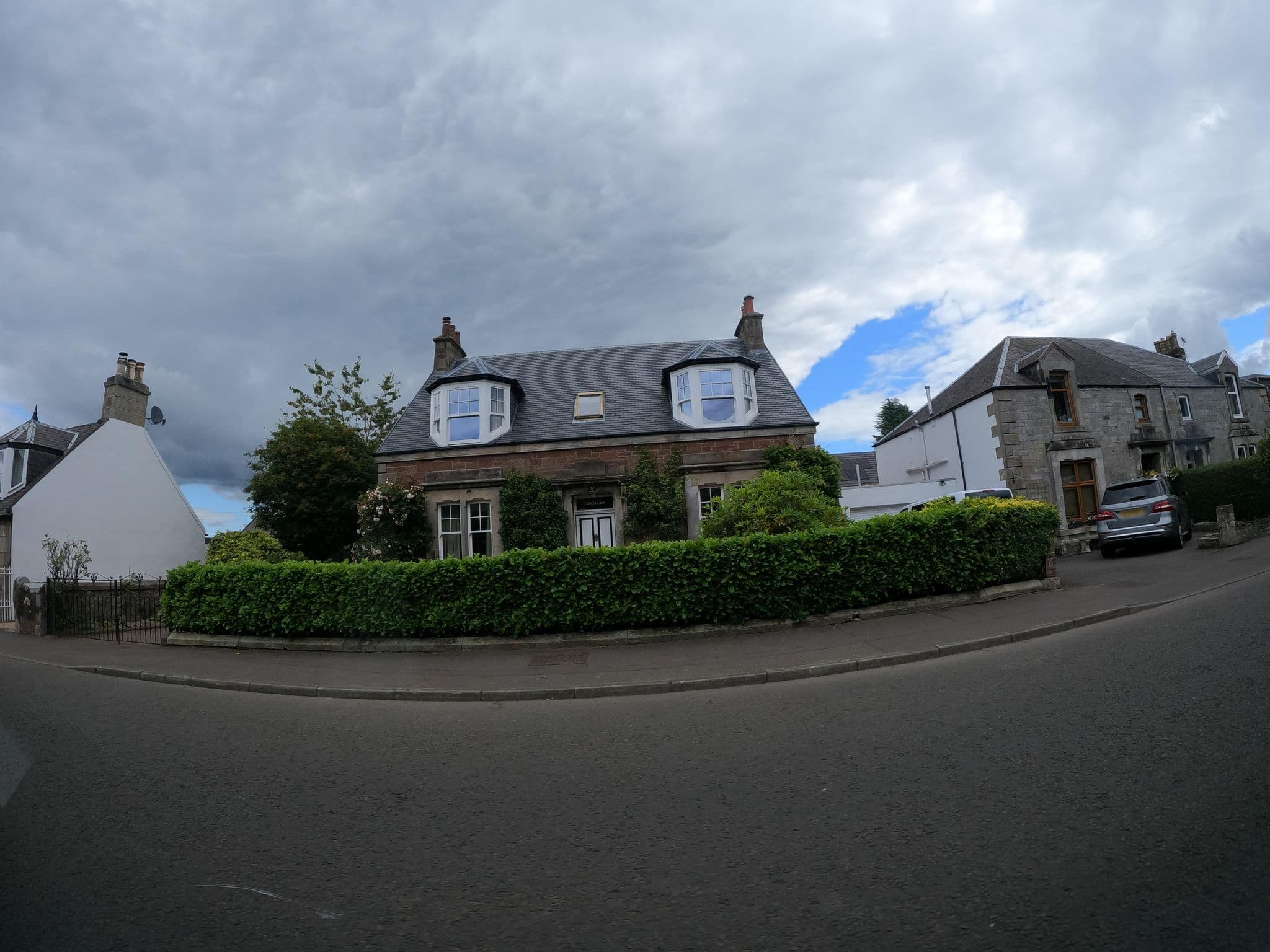 Street view near The Green Hotel Kinross, Kinross — © hobgoblin (CC BY-SA · Mapillary)