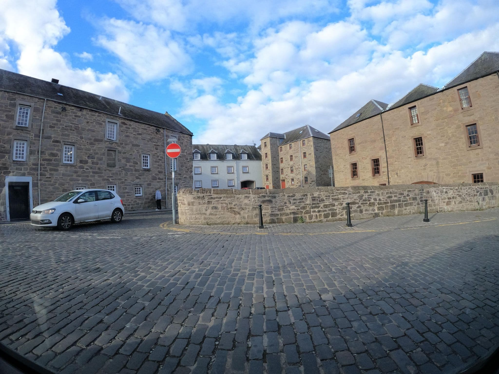 Street view near Ramada Hotel, Perth — © hobgoblin (CC BY-SA · Mapillary)