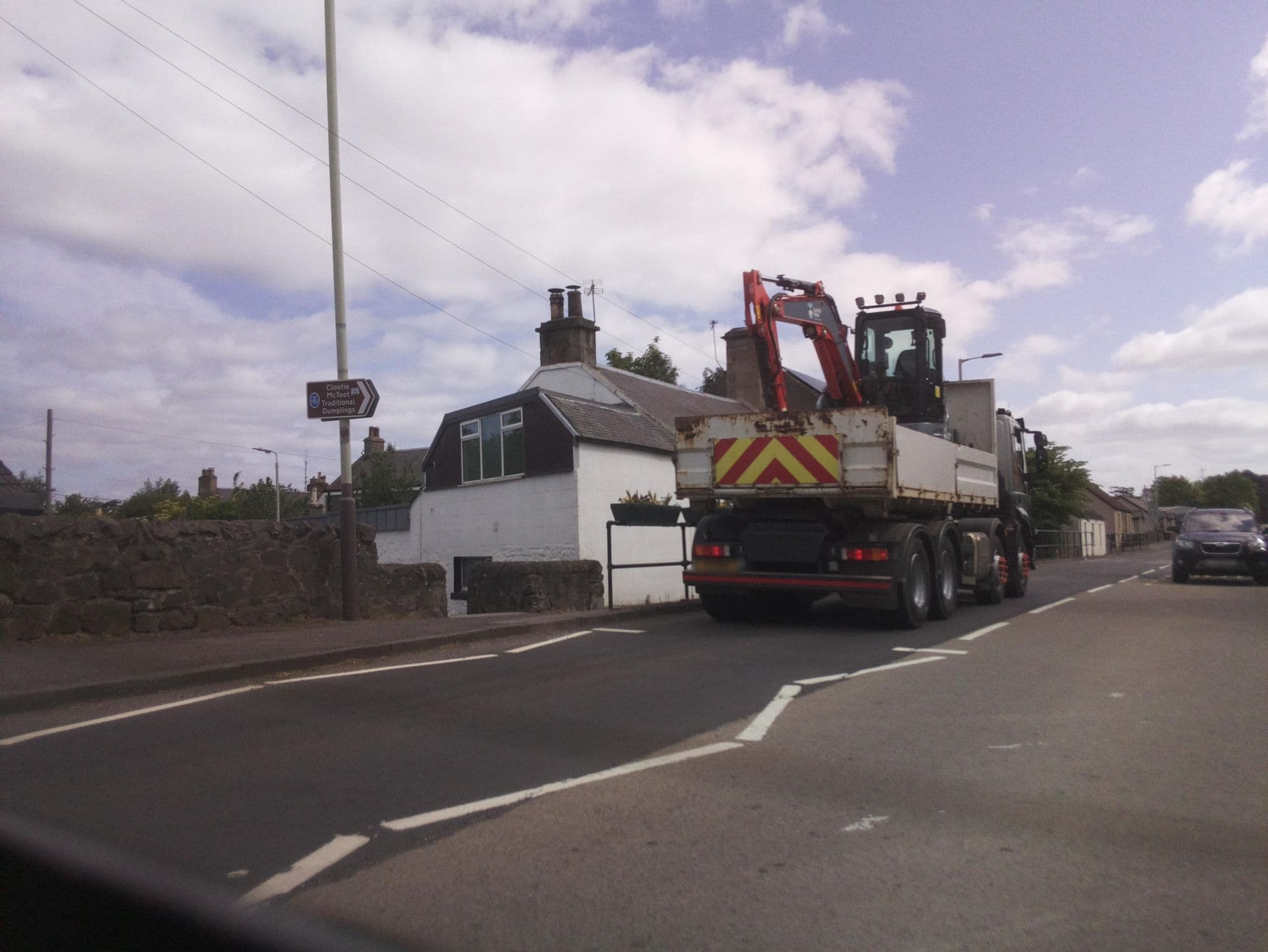 Street view near Gordon Cottage, Abernethy — © southglos (CC BY-SA · Mapillary)
