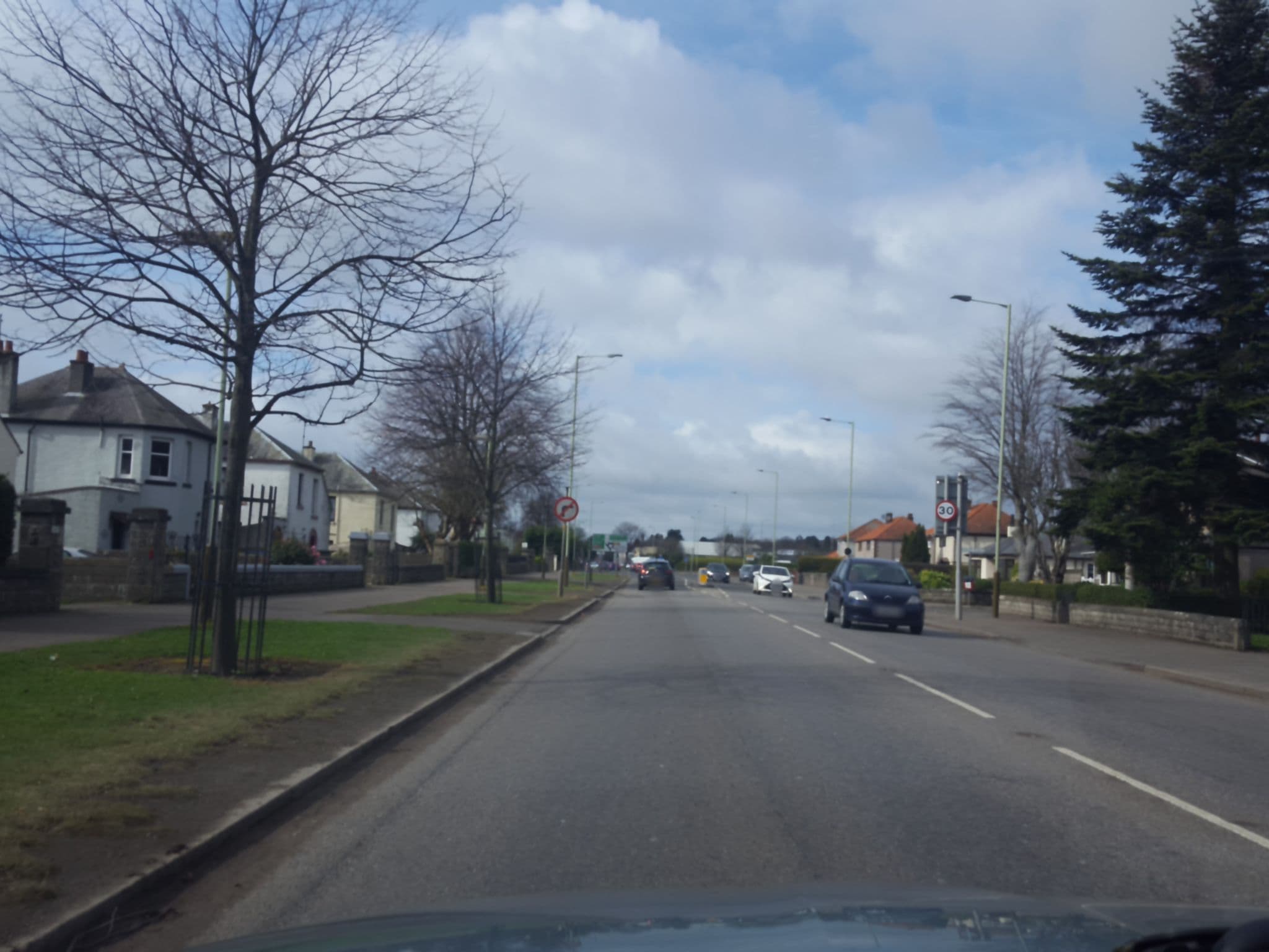 Street view near 379 Dundee Apartments, Dundee — © hobgoblin (CC BY-SA · Mapillary)