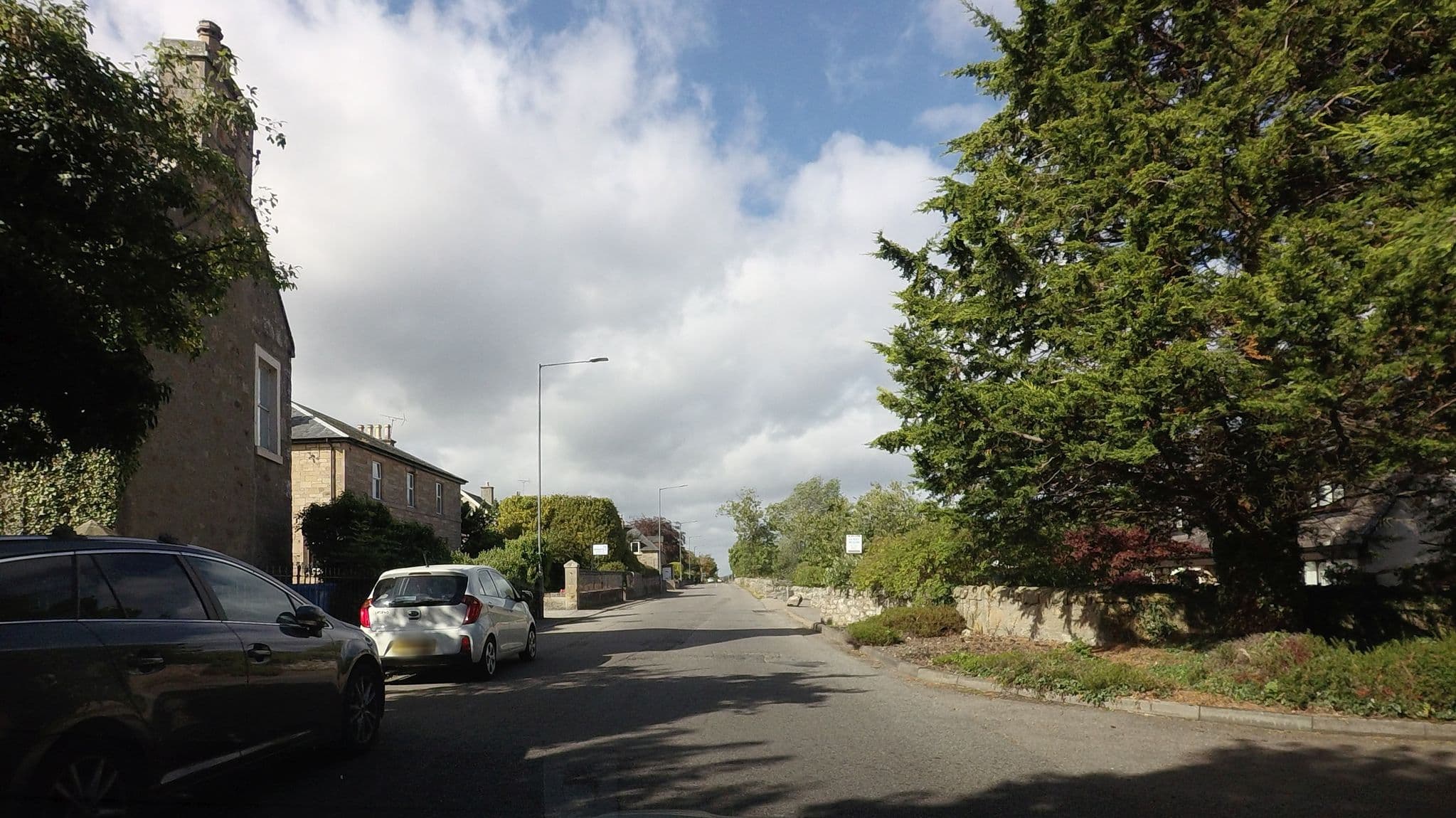 Street view near Dunbius Guesthouse B&B, Tain — © hobgoblin (CC BY-SA · Mapillary)