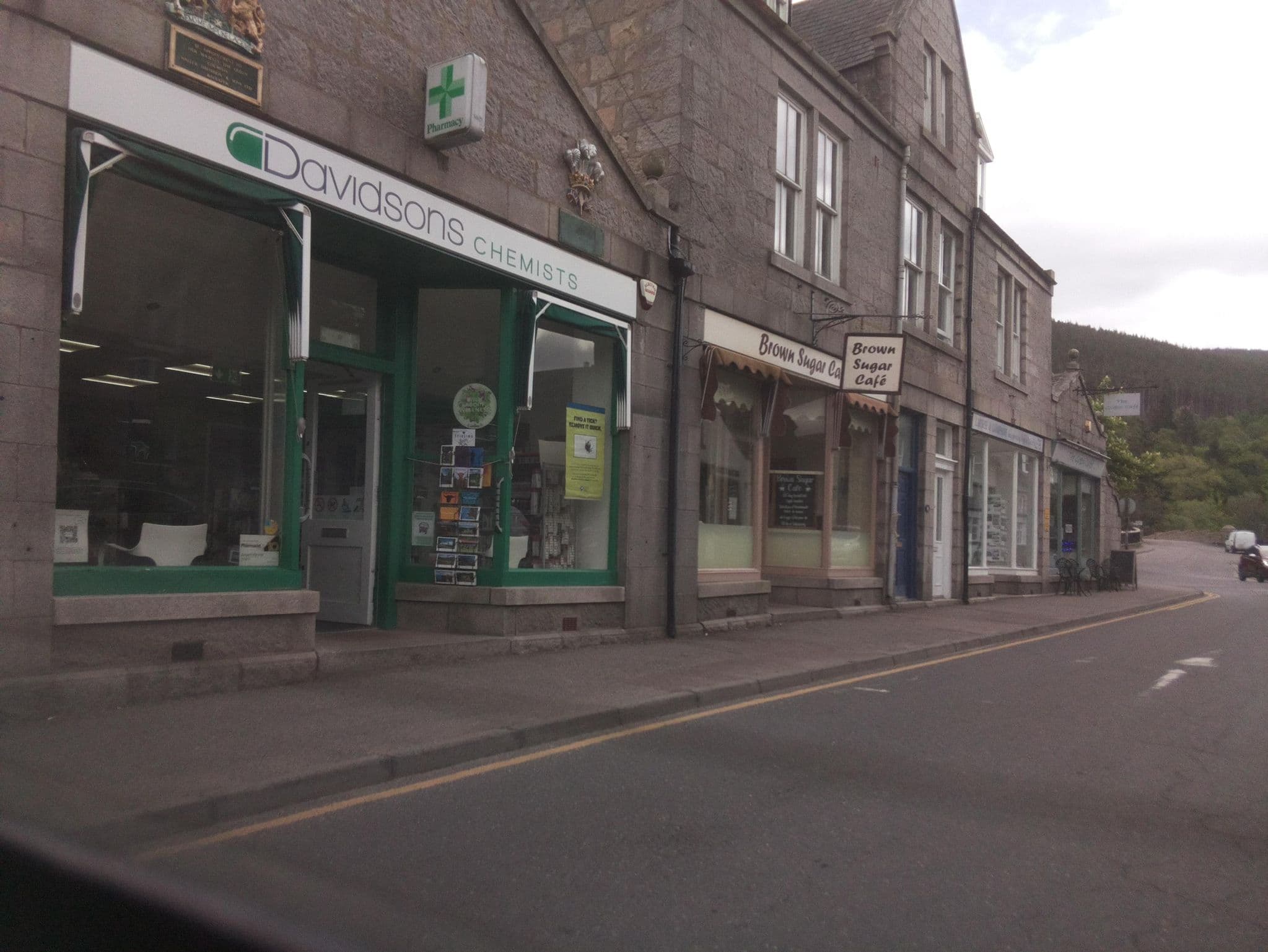 Street view near Ballater Hostel, Ballater — © southglos (CC BY-SA · Mapillary)