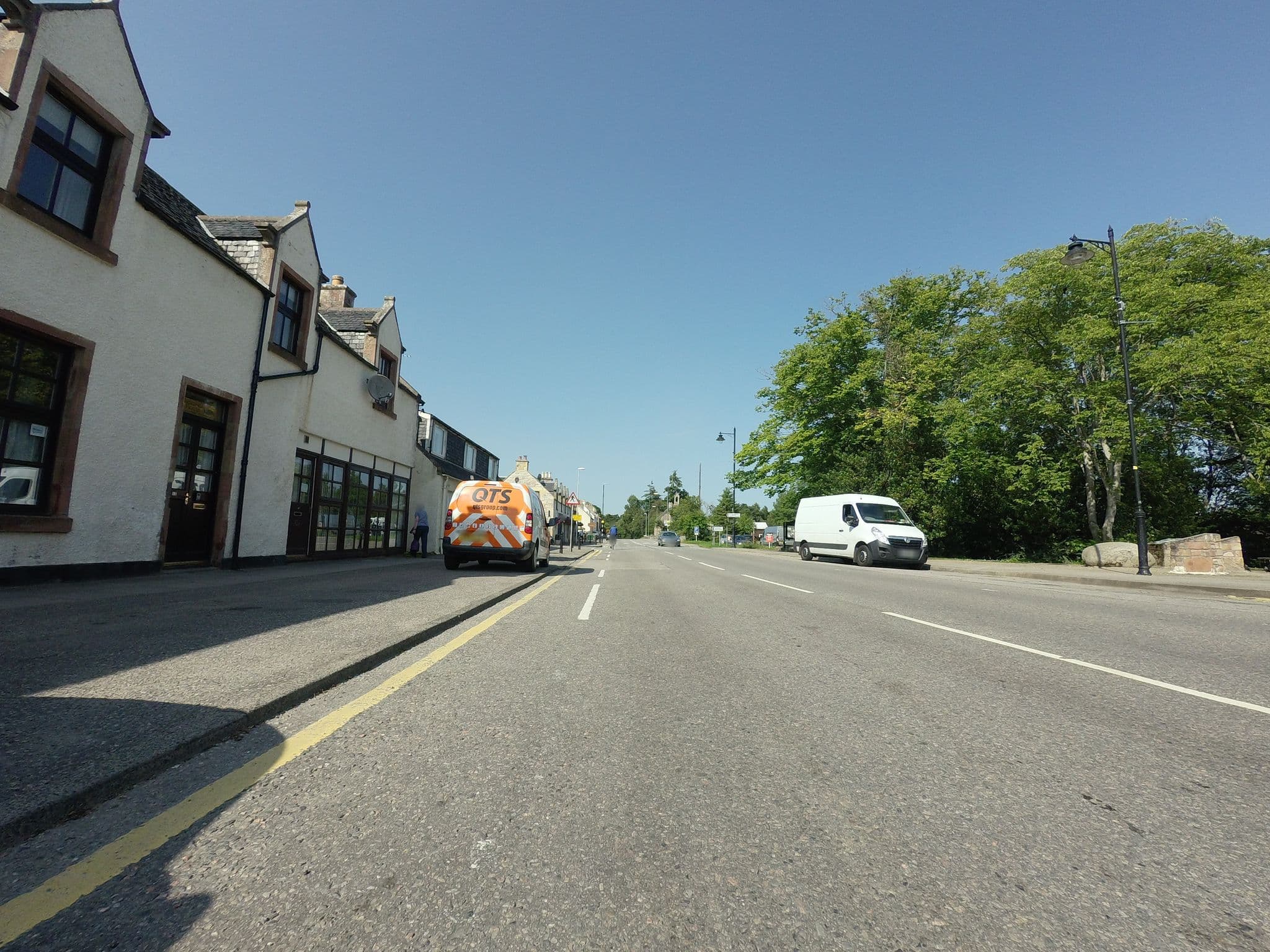 Street view near The Wheel Inn Chalets, Evanton — © tallguy (CC BY-SA · Mapillary)