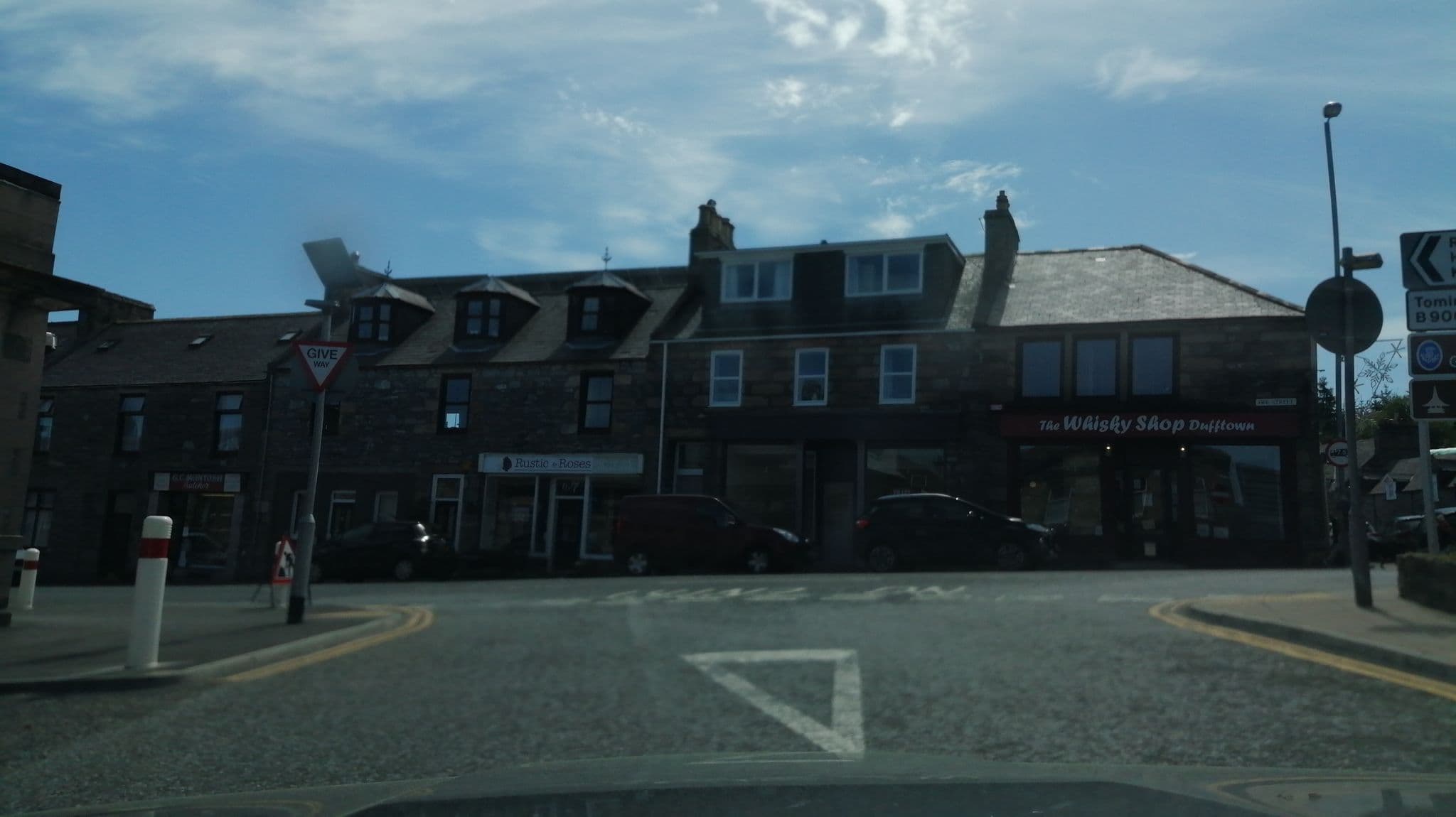 Street view near Fife Arms Hotel, Dufftown — © caz440 (CC BY-SA · Mapillary)