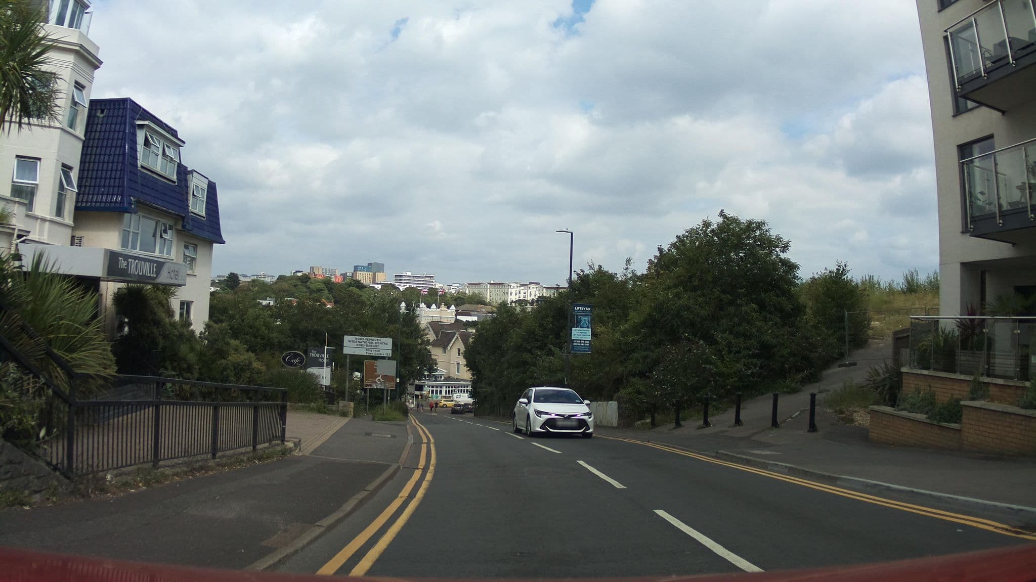 Street view near Winterbourne Hotel, Bournemouth — © southglos (CC BY-SA · Mapillary)