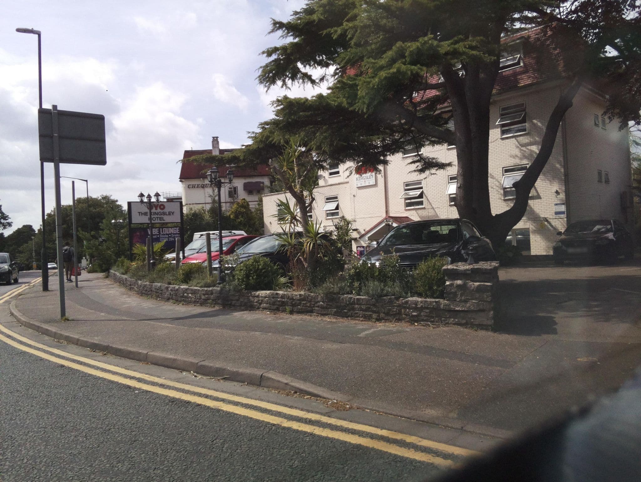Street view near West Cliff Inn, Bournemouth — © southglos (CC BY-SA · Mapillary)