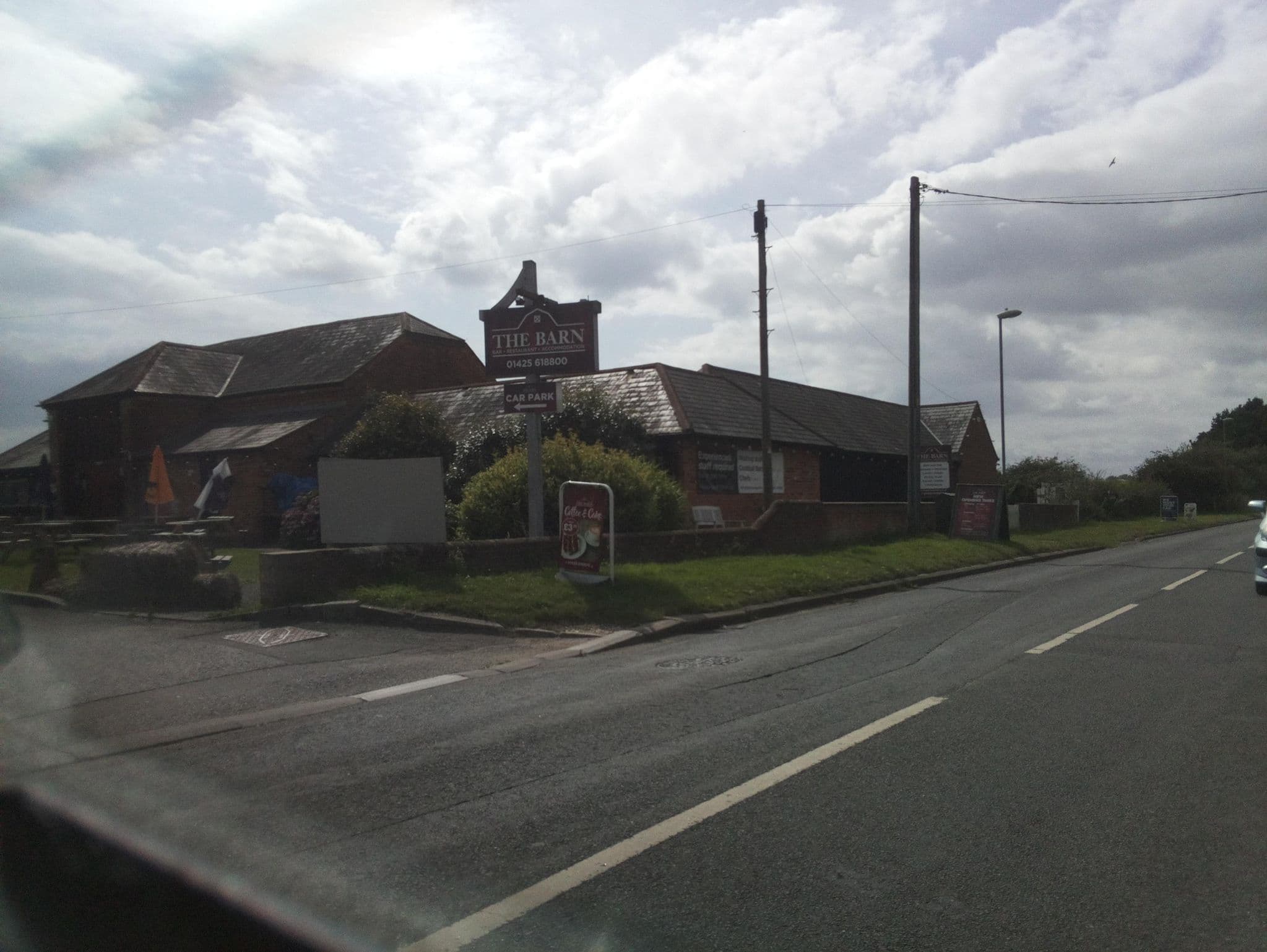 Street view near New Milton Barn, New Milton — © southglos (CC BY-SA · Mapillary)