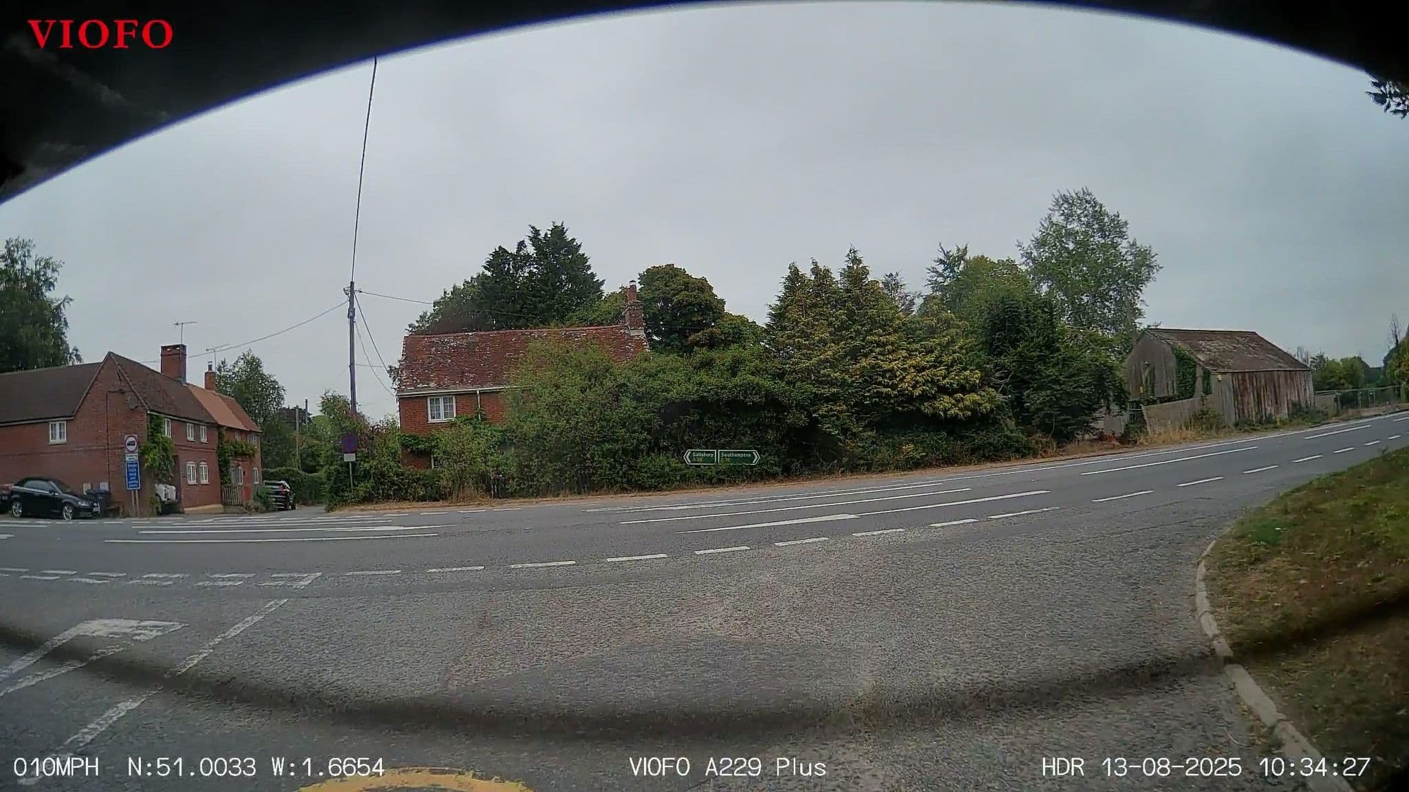 Street view near Newtown farmhouse, Whiteparish — © RyanBush (CC BY-SA · Mapillary)