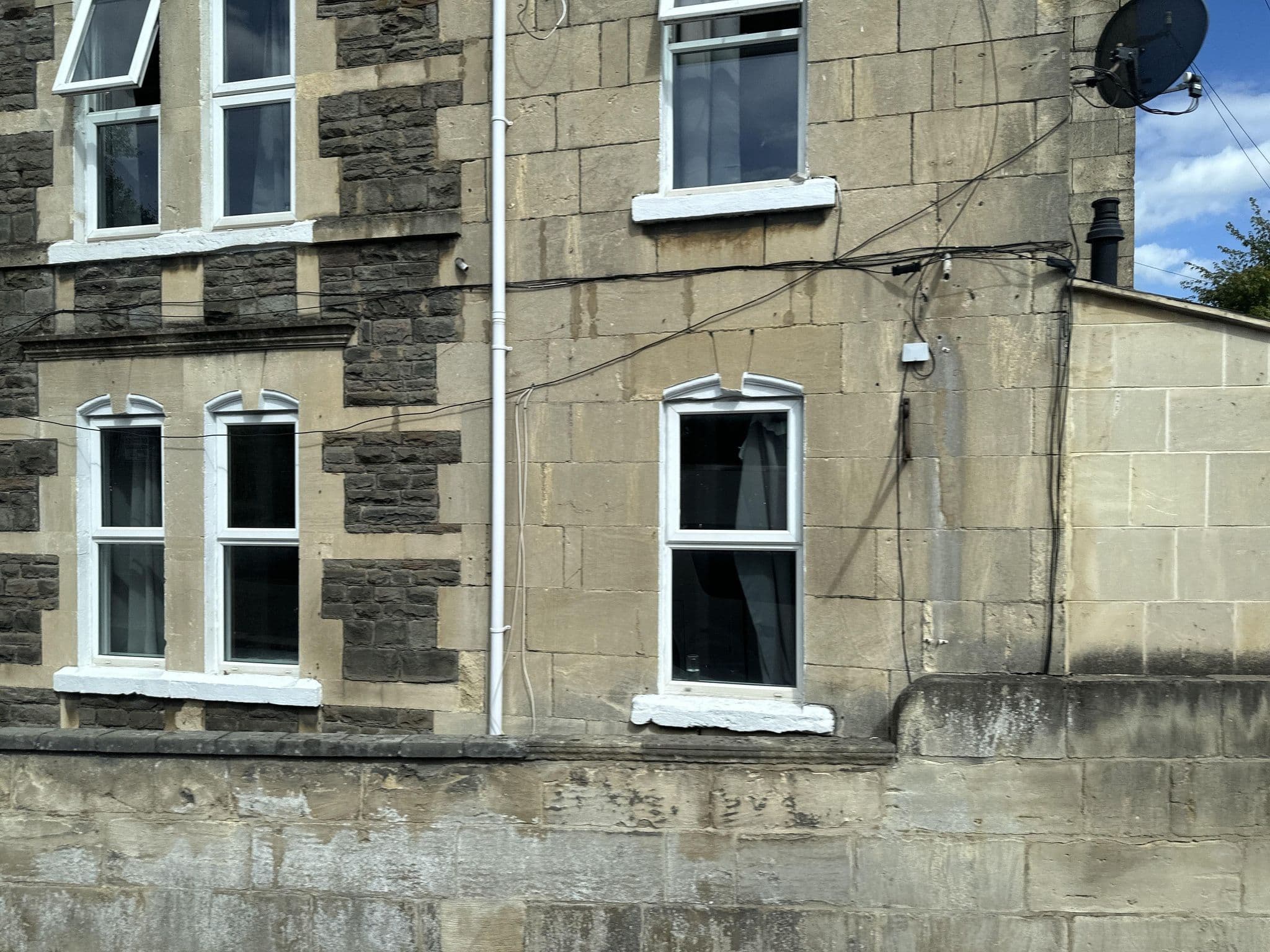 Street view near Amberley House, Bath — © amaiman (CC BY-SA · Mapillary)