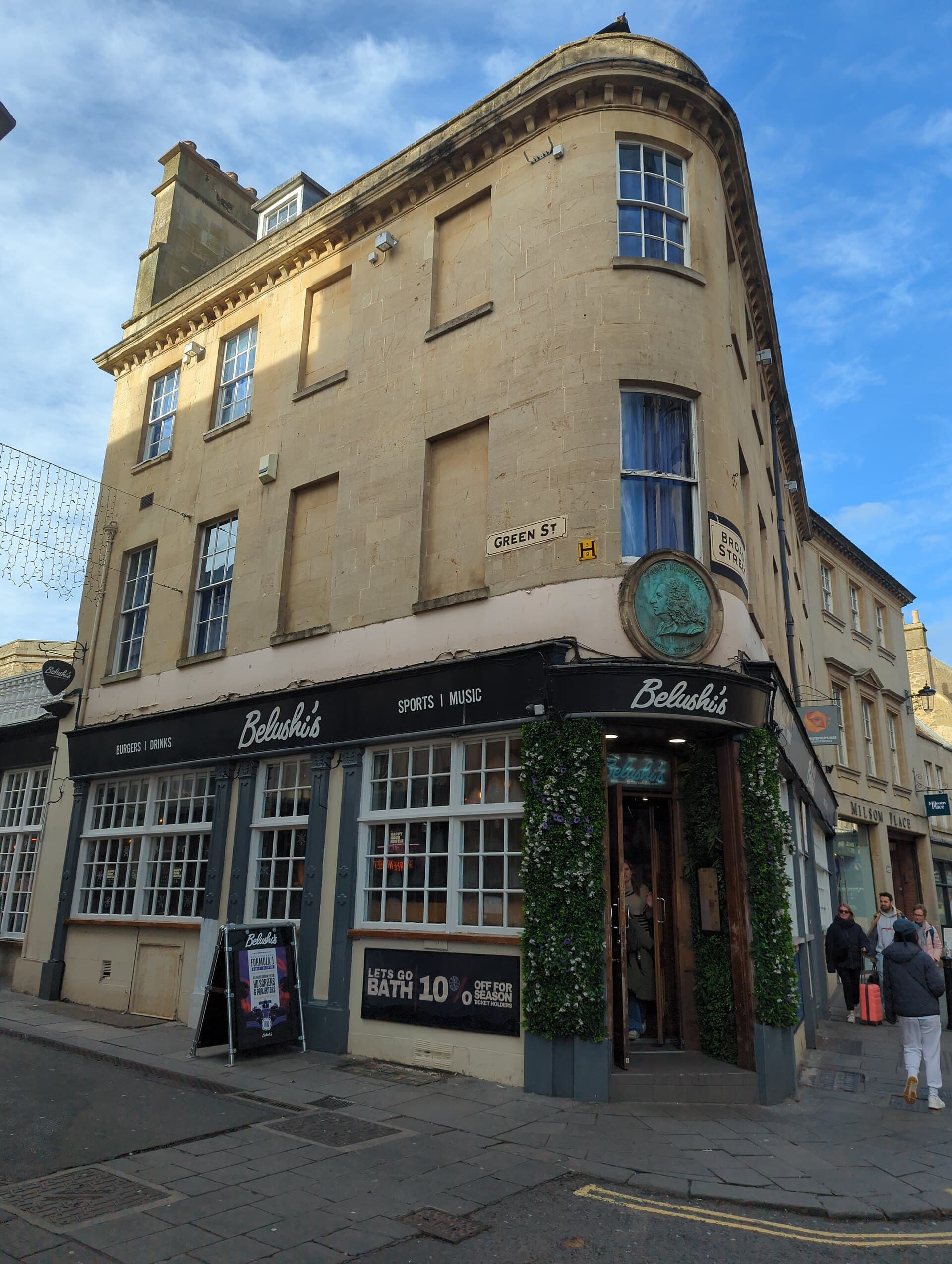 St. Christopher's Inn Bath (via Wikimedia Commons, CC BY-SA 4.0)
