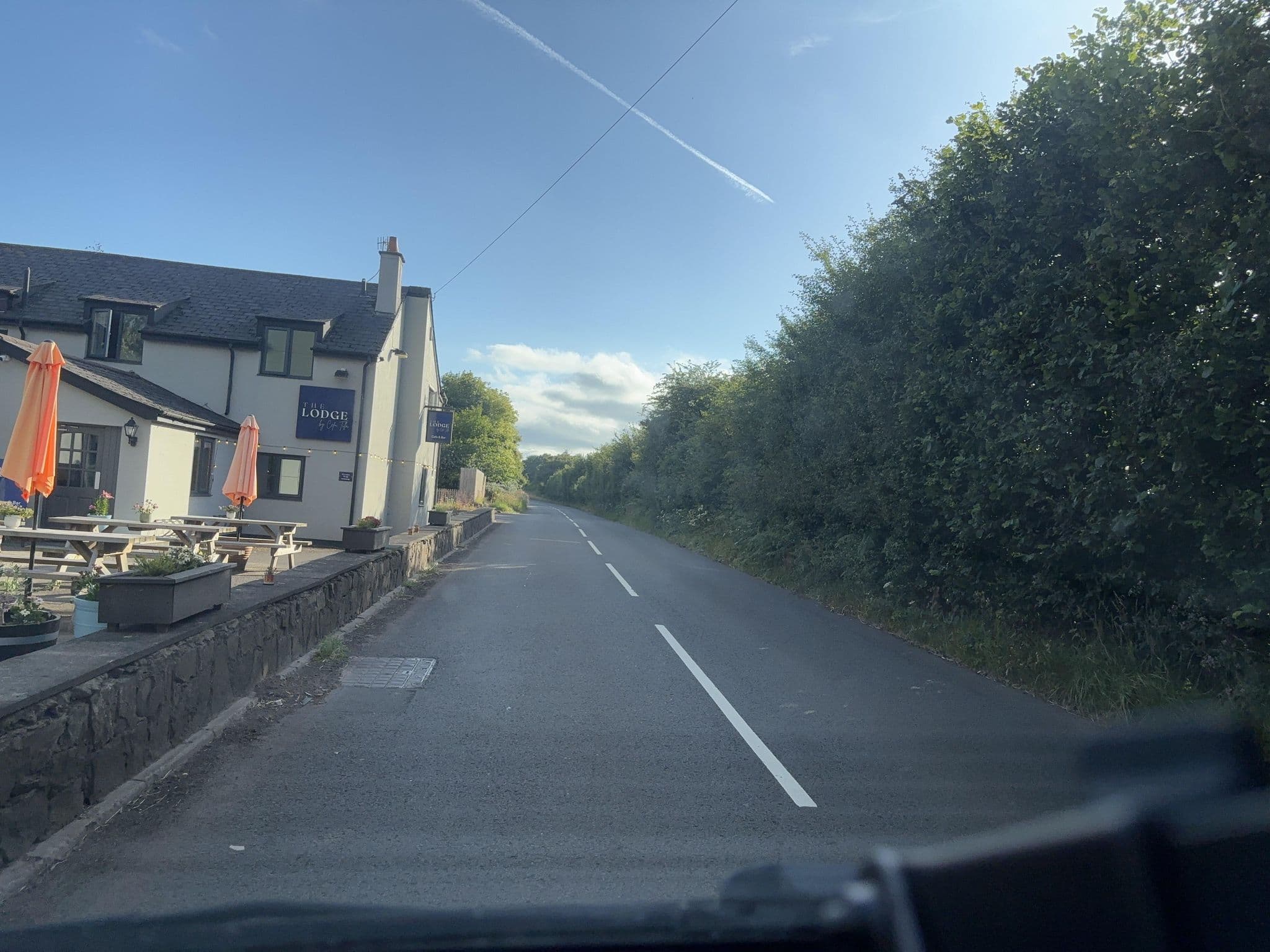 Street view near Llangeview Lodge, Usk — © swinetown (CC BY-SA · Mapillary)