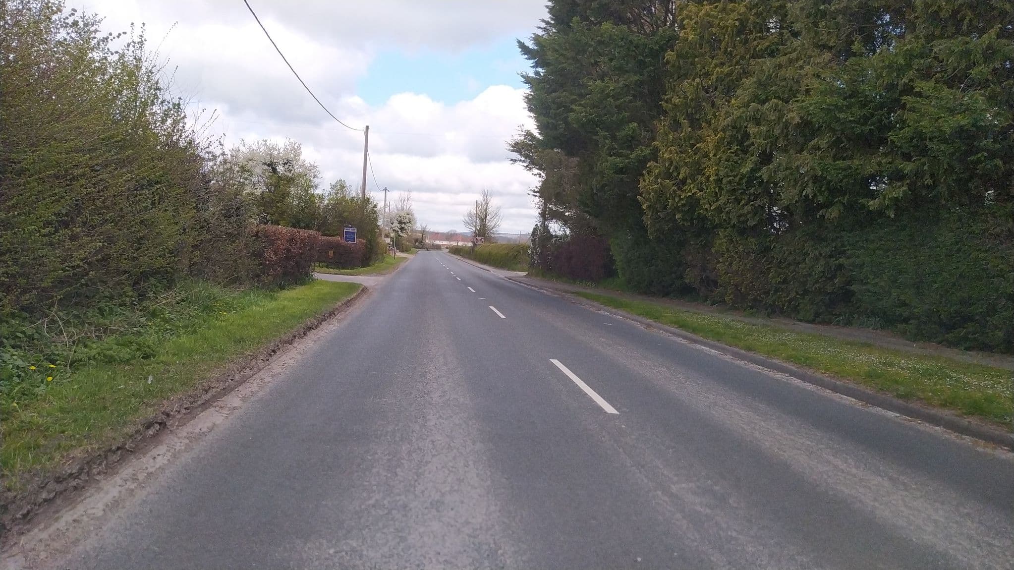 Street view near Avalon Lodge Bed And Breakfast, Rowde — © noid (CC BY-SA · Mapillary)