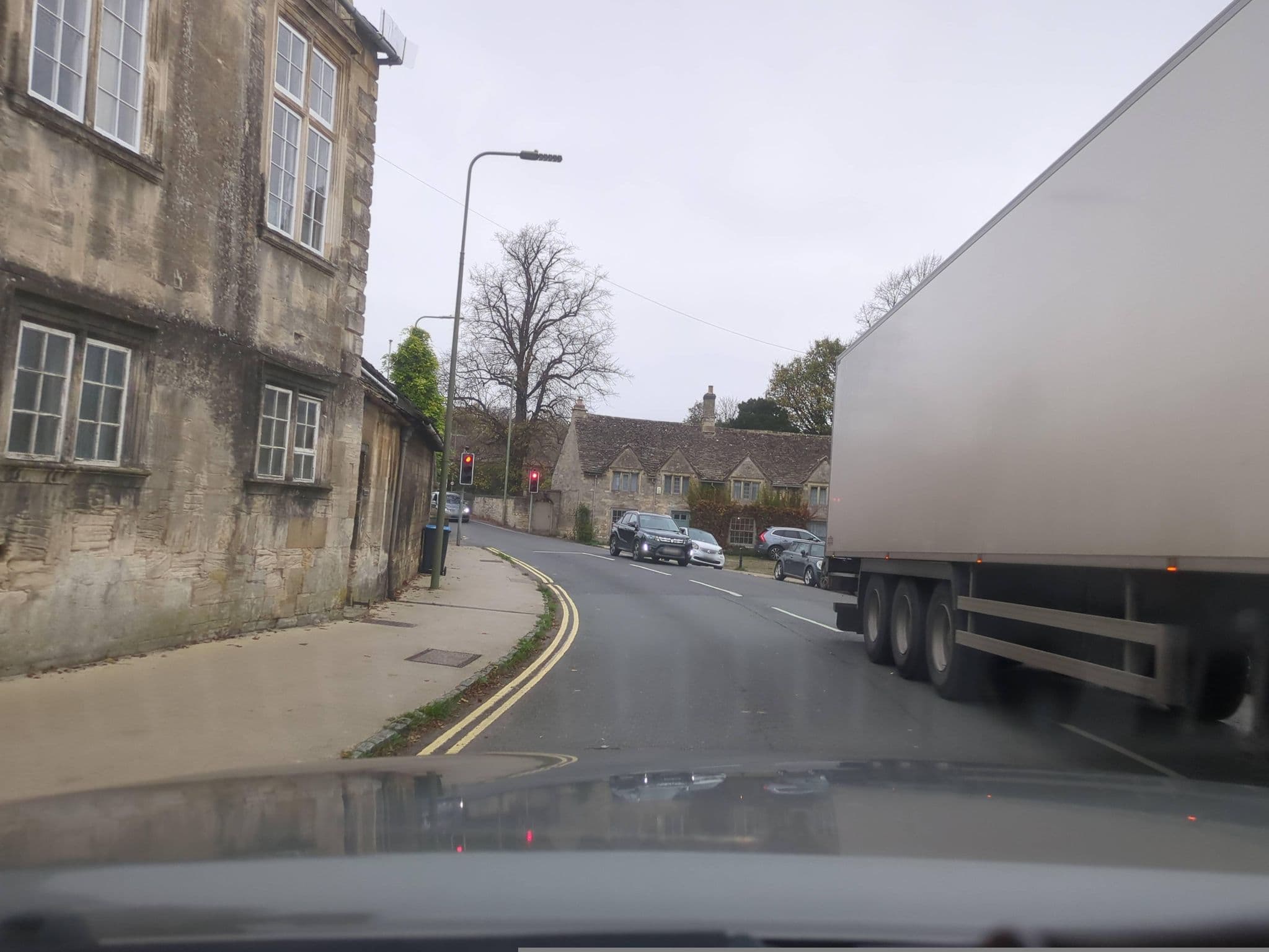 Street view near Wool Cottage, Burford — © swinetown (CC BY-SA · Mapillary)