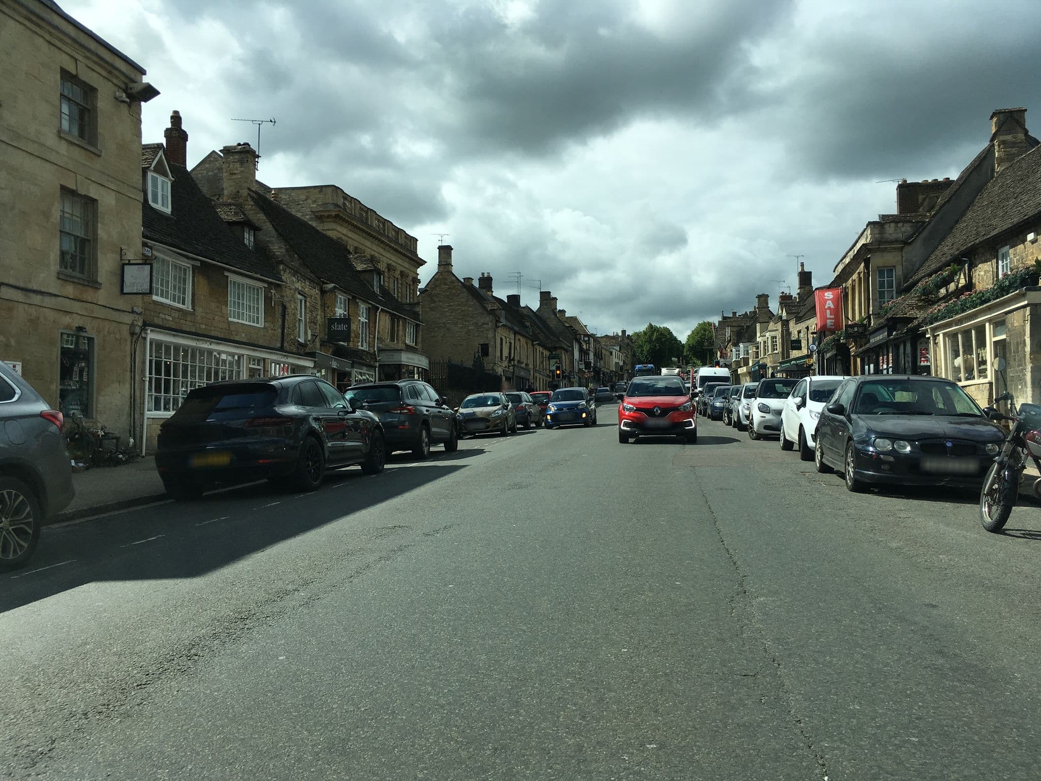 Street view near Cotswold Country Inns, Burford — © southglos (CC BY-SA · Mapillary)
