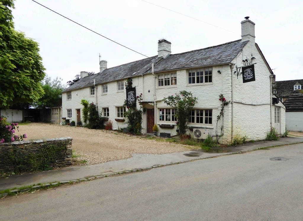 The Bell INN (via Wikimedia Commons, CC BY-SA 2.0)