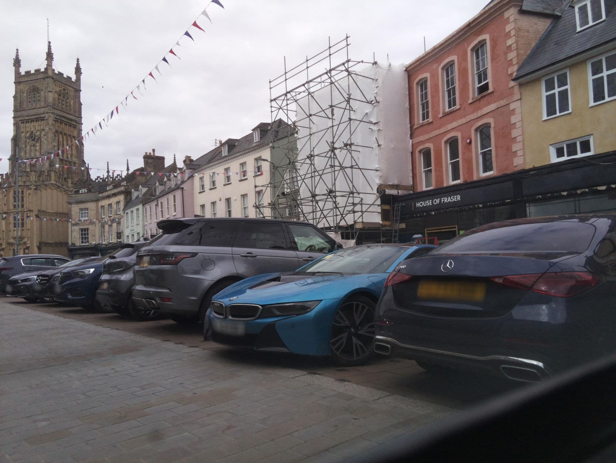 Street view near Hotel Kamer, Cirencester — © southglos (CC BY-SA · Mapillary)