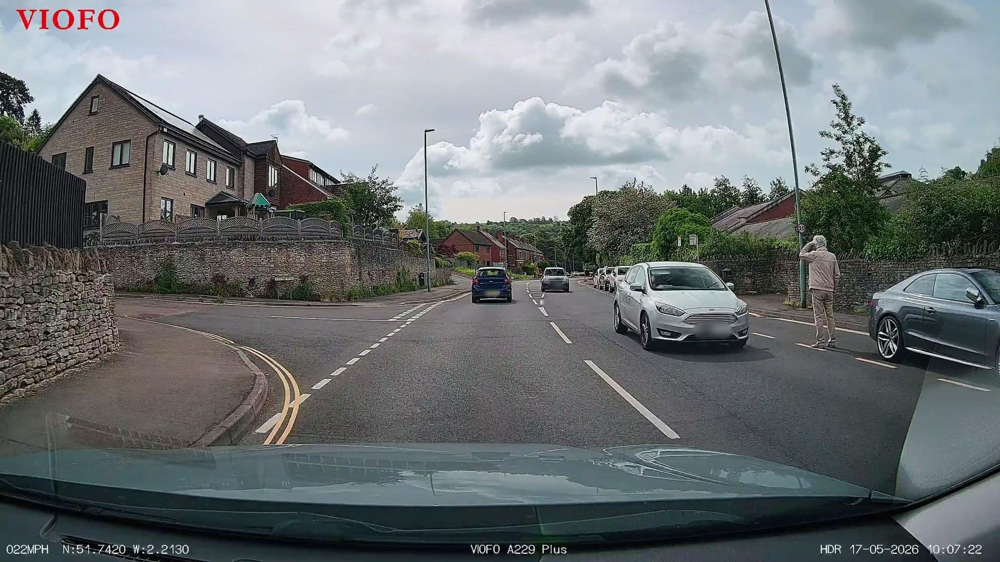 Street view near The London Hotel, Stroud — © RyanBush (CC BY-SA · Mapillary)