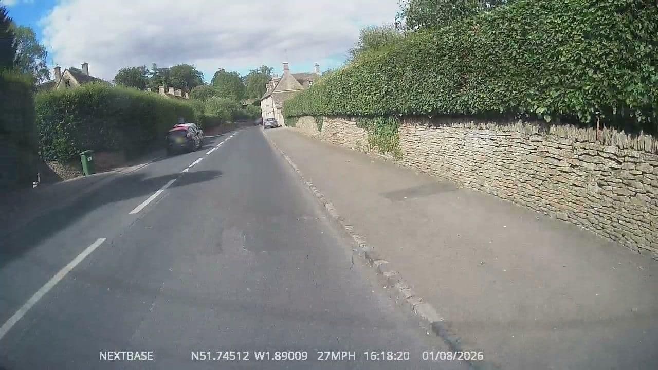 Street view near Claypot Cottage, Stratton — © OrangeHurst97 (CC BY-SA · Mapillary)