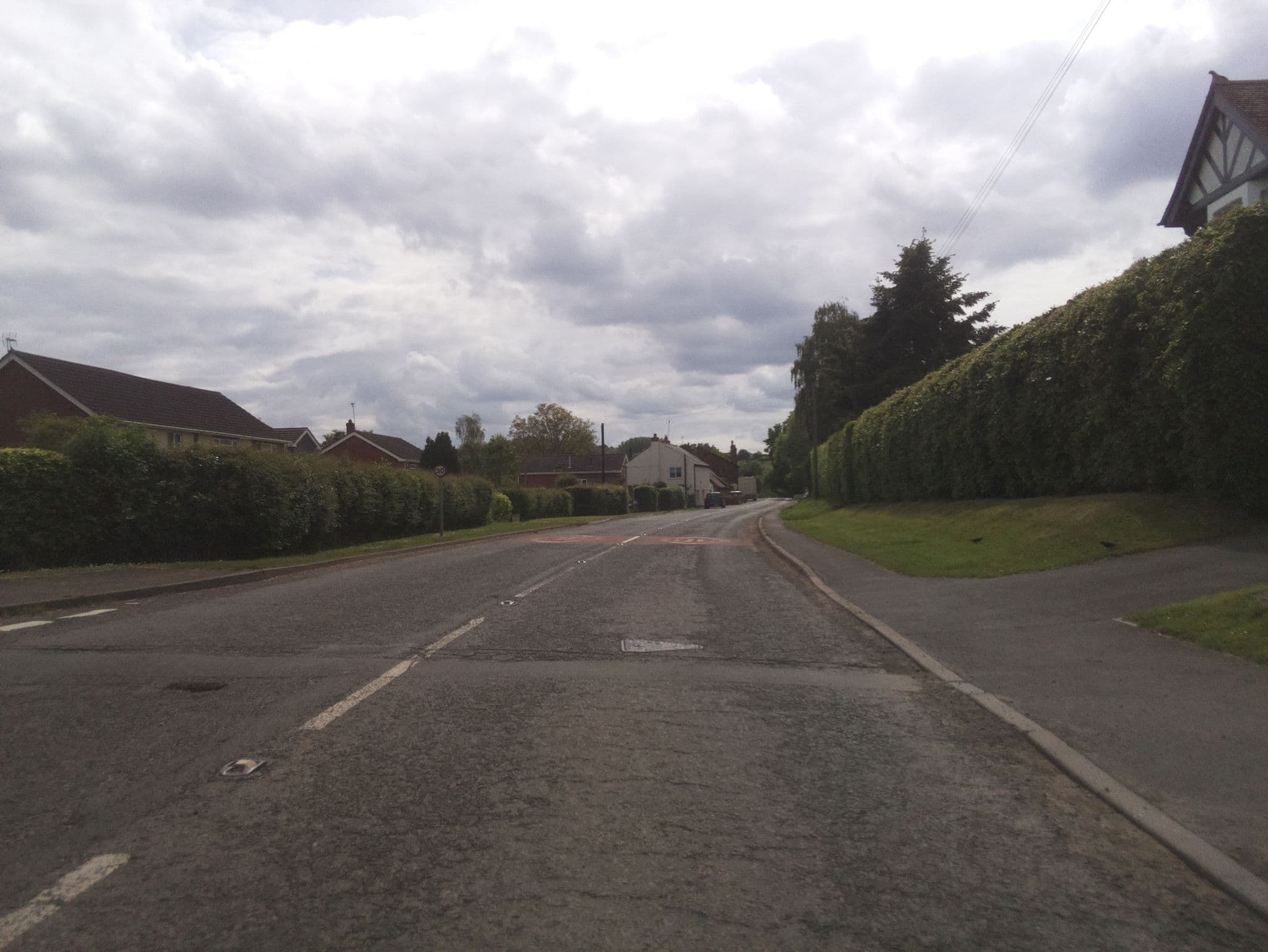 Street view near Larchgrove, Great Malvern — © southglos (CC BY-SA · Mapillary)