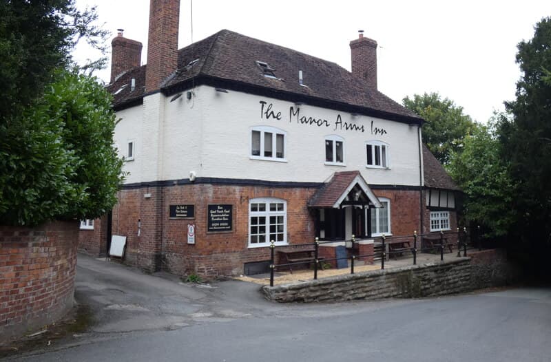 The Manor Arms (via Wikimedia Commons, CC BY-SA 2.0)