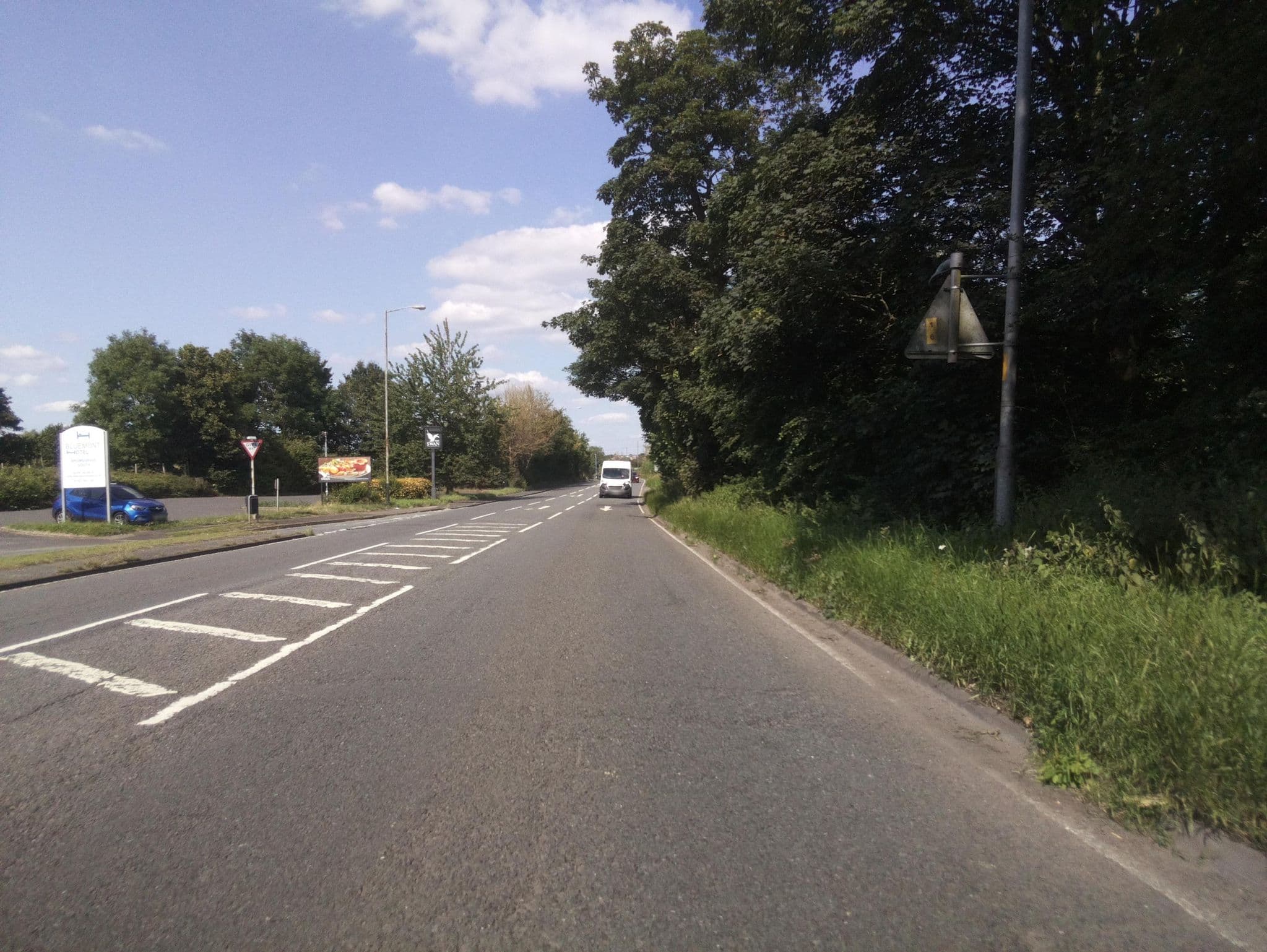 Street view near Premier Inn Bromsgrove South (Worcester Road), Stoke Prior — © southglos (CC BY-SA · Mapillary)