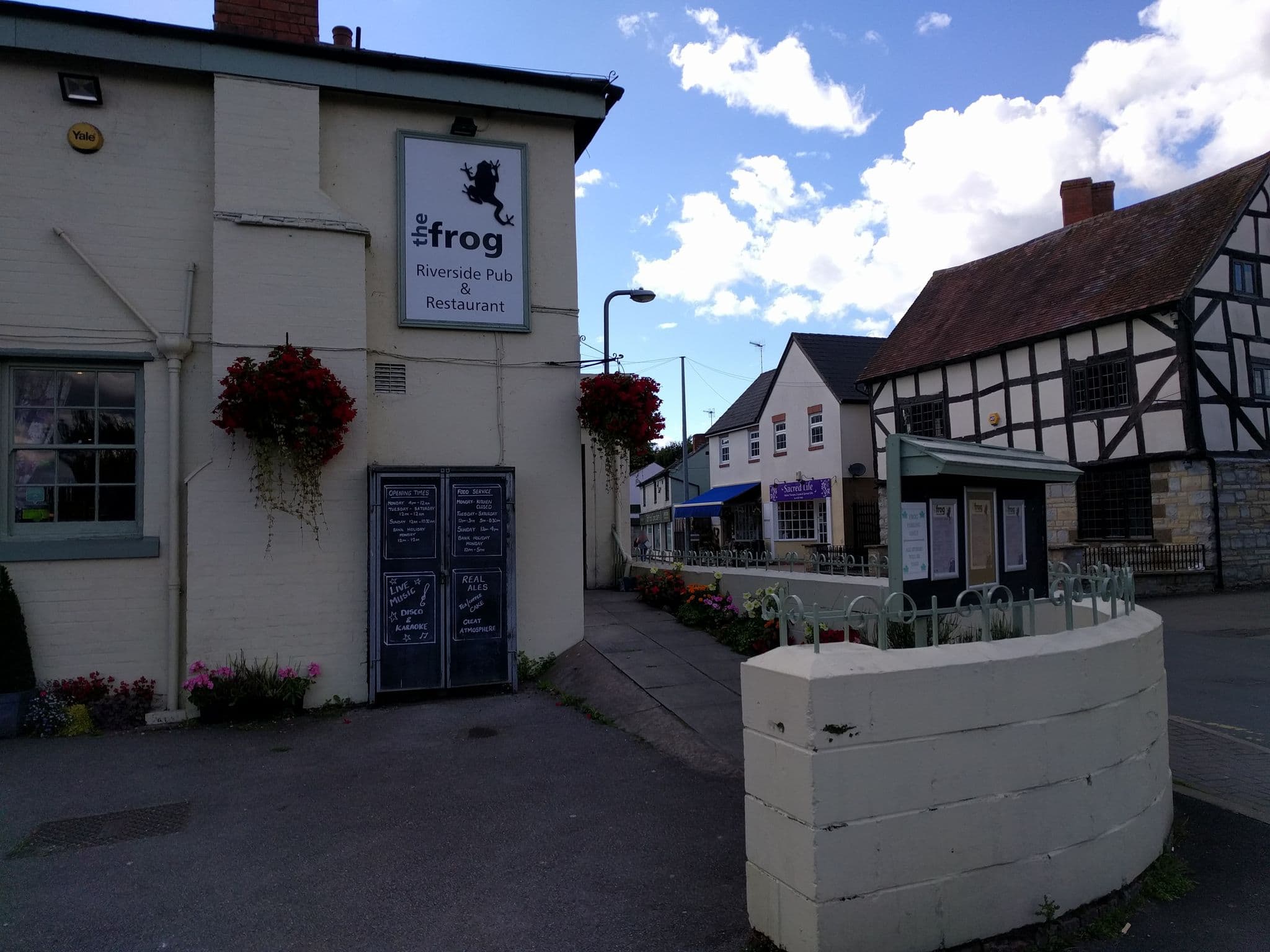 Street view near The Lily Pad River Side Holiday Let, Bidford-on-Avon — © ebel (CC BY-SA · Mapillary)