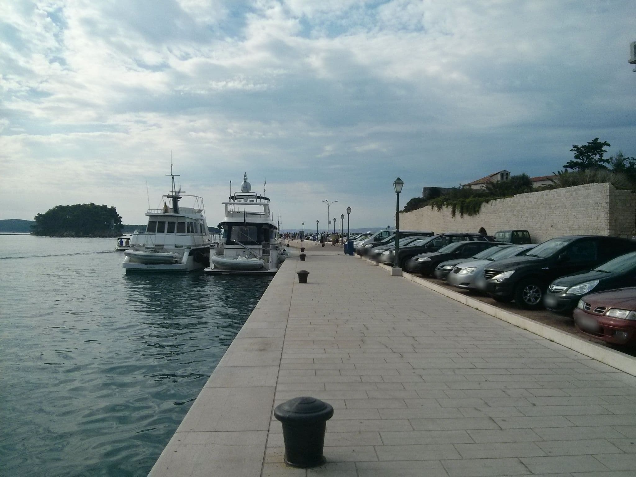 Street view near Arbiana, Banjol — © smon (CC BY-SA · Mapillary)