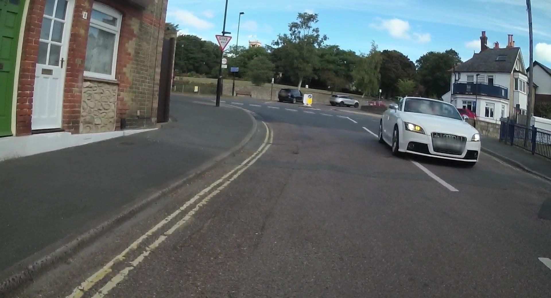 Street view near Gray's Inn, Cowes — © jpennycook (CC BY-SA · Mapillary)