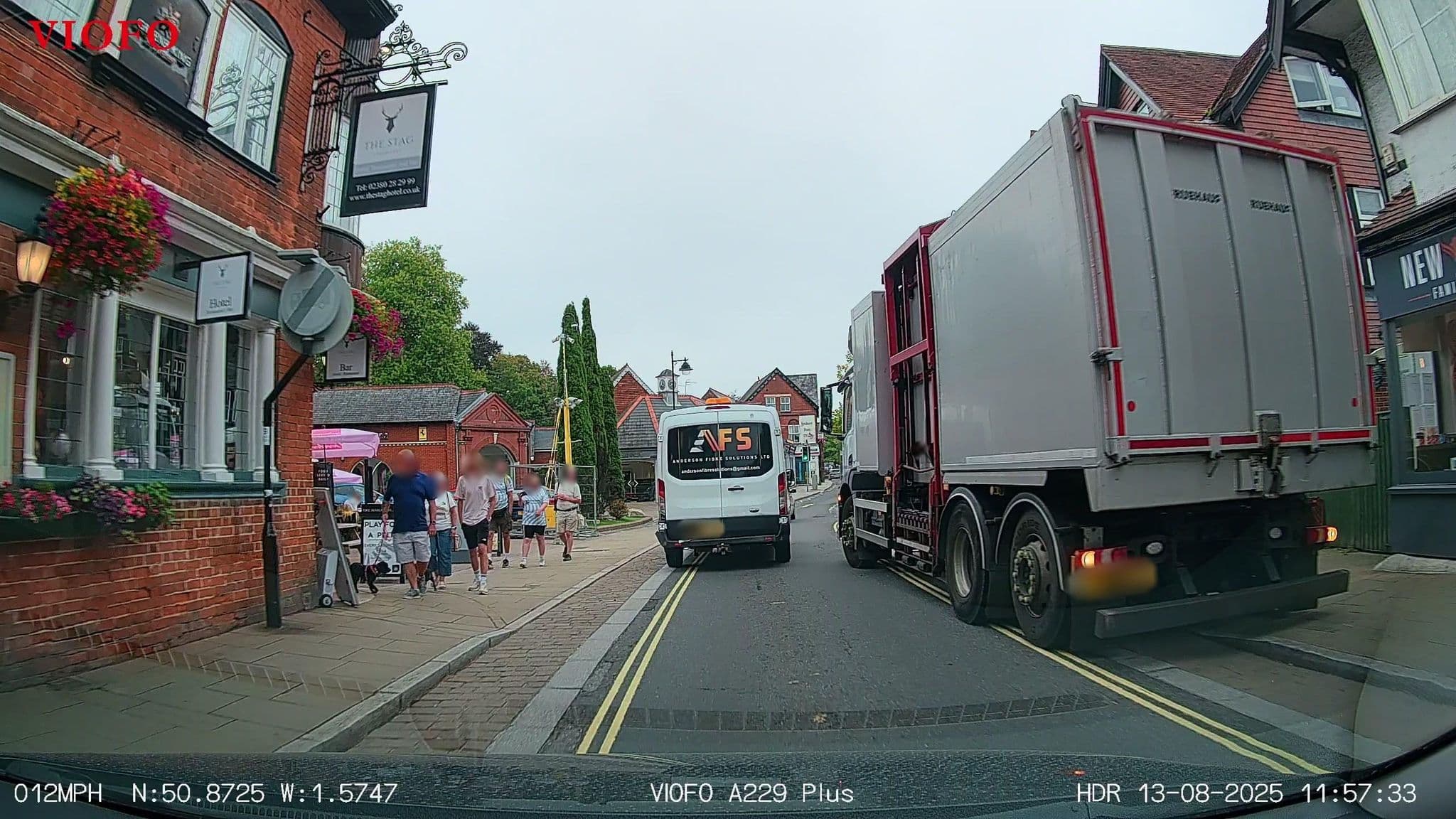 Street view near The Stag Hotel, Lyndhurst — © RyanBush (CC BY-SA · Mapillary)