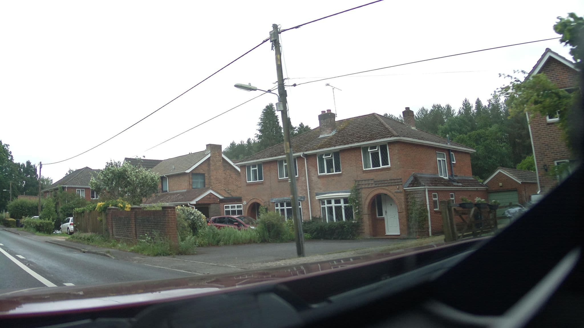 Street view near Wrens Farm Guest House, North Baddesley — © southglos (CC BY-SA · Mapillary)