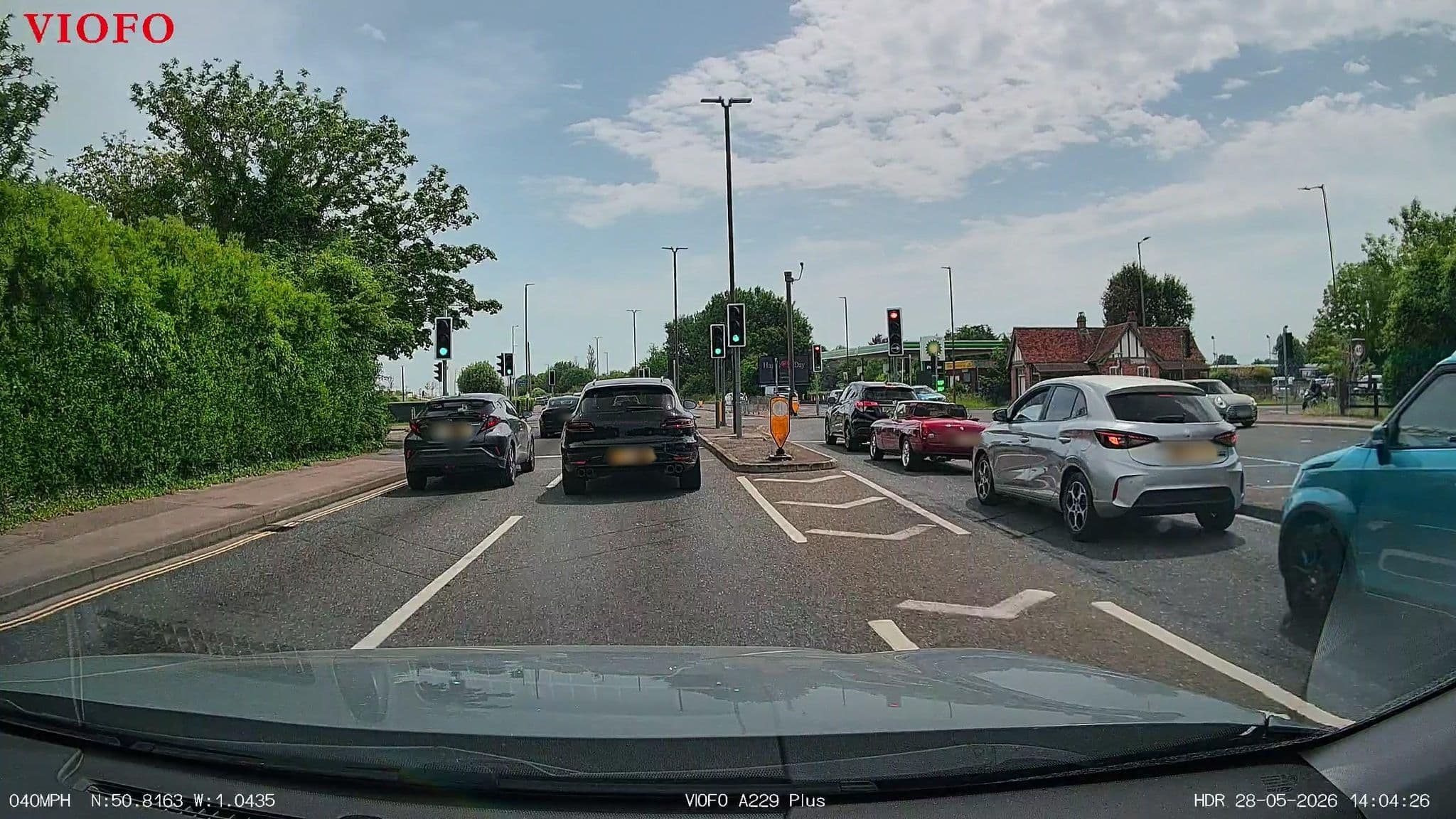 Street view near The Farmhouse & Innlodge, Cosham — © RyanBush (CC BY-SA · Mapillary)