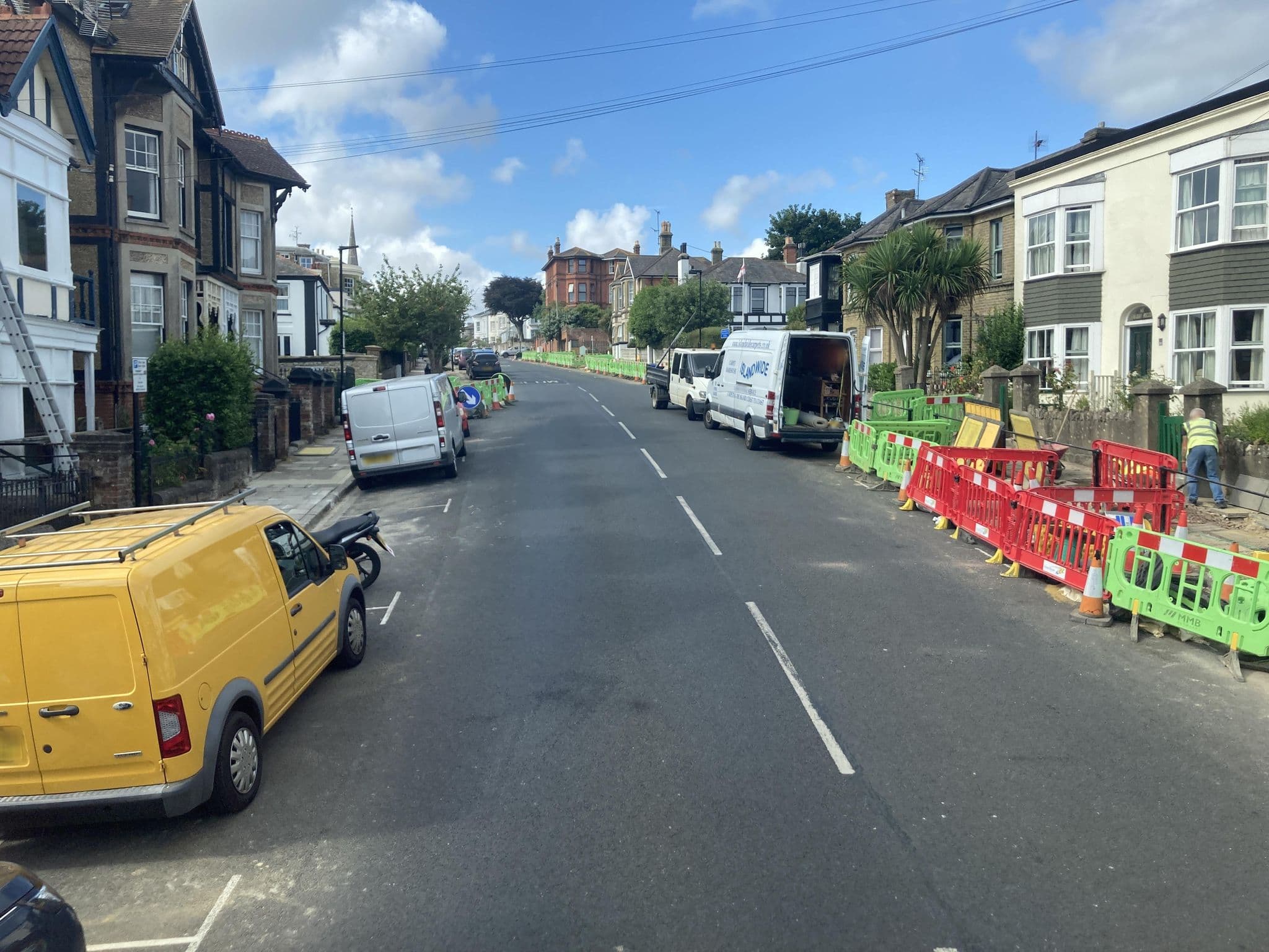 Street view near Burchfield, Ryde — © cjmalone (CC BY-SA · Mapillary)