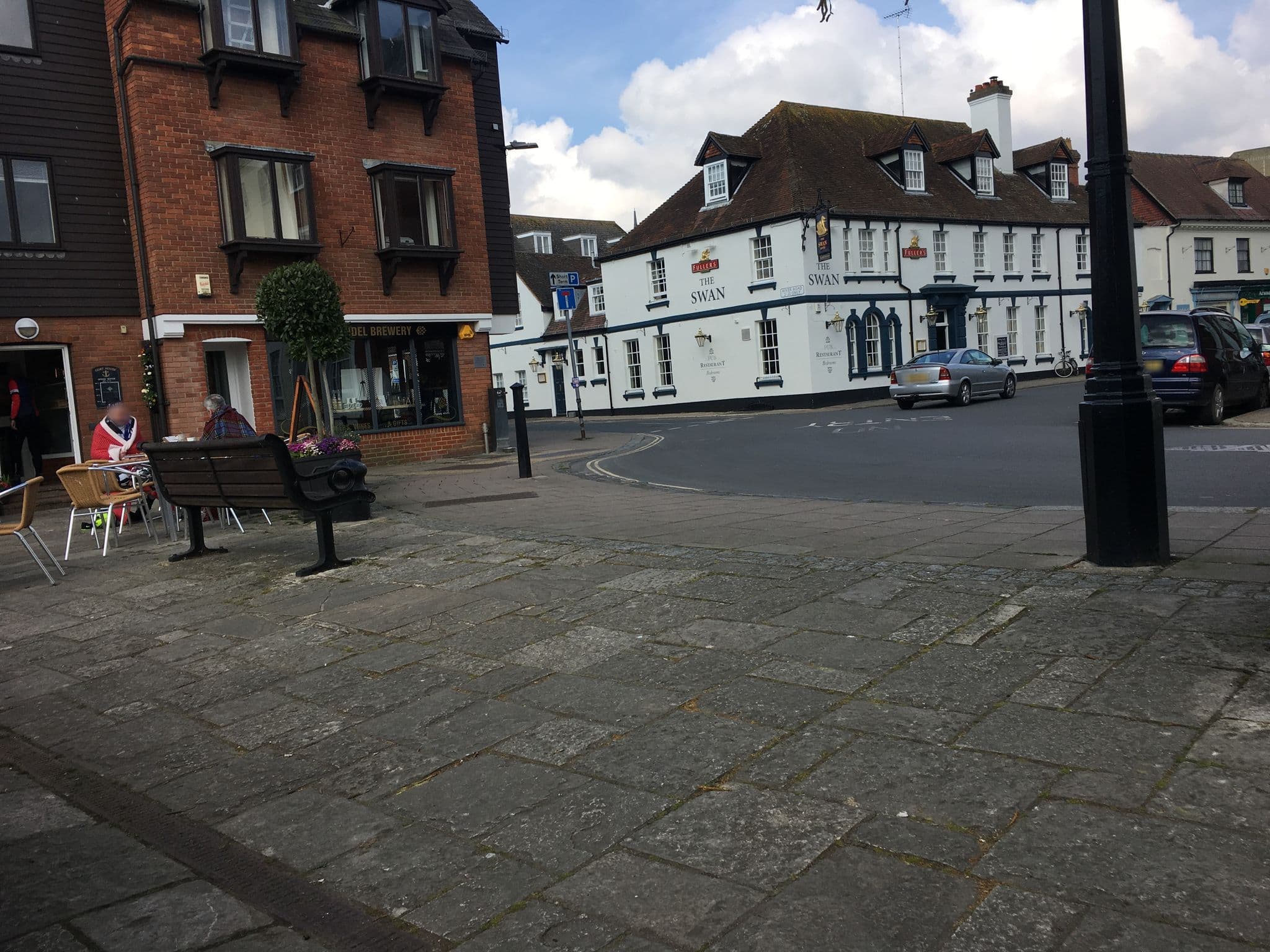 Street view near The Swan Hotel, Arundel — © gness (CC BY-SA · Mapillary)