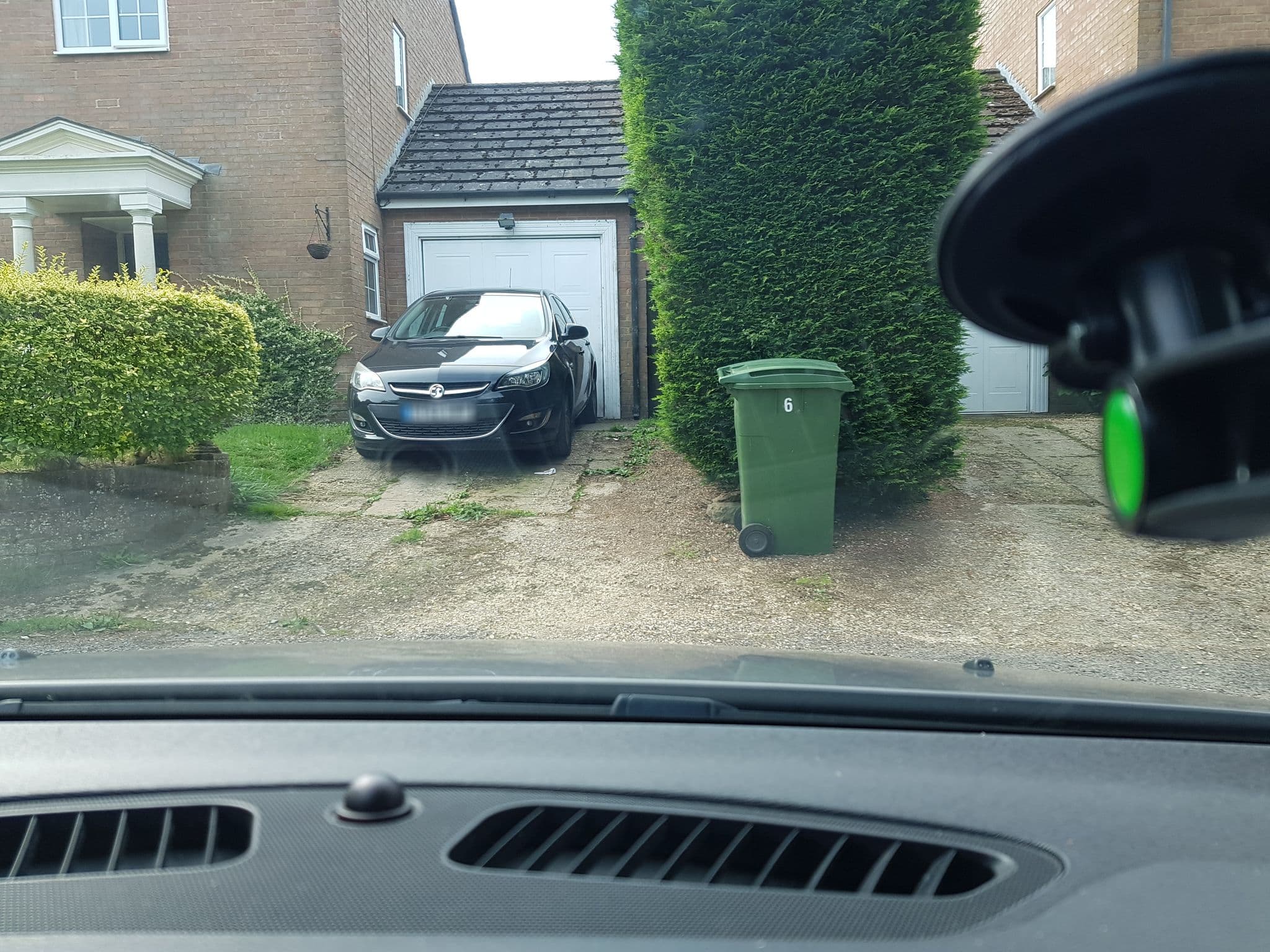 Street view near Marshgate Cottage, Hungerford — © themadcabbie (CC BY-SA · Mapillary)