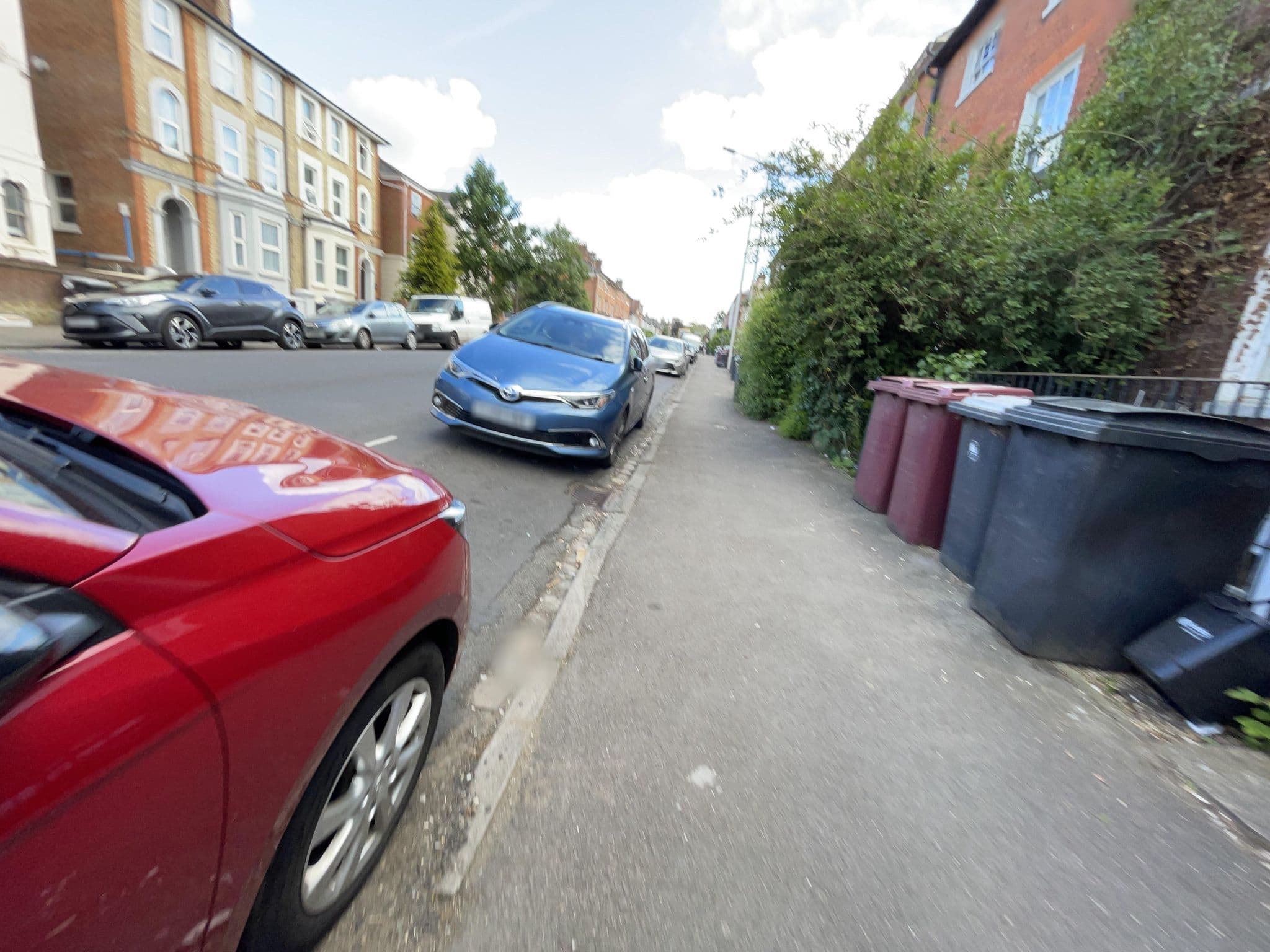 Street view near Rowvale Hotels, Reading — © 4004 (CC BY-SA · Mapillary)