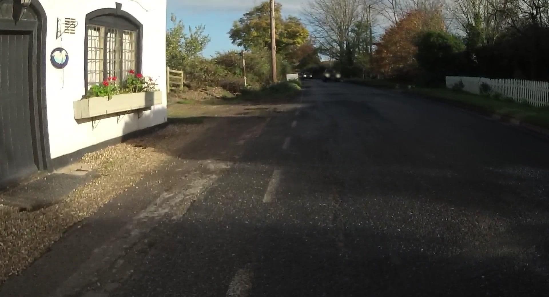 Street view near Rowe's Farmhouse B&B, Eversley — © jpennycook (CC BY-SA · Mapillary)