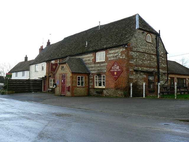 The Star Inn (via Wikimedia Commons, CC BY-SA 2.0)