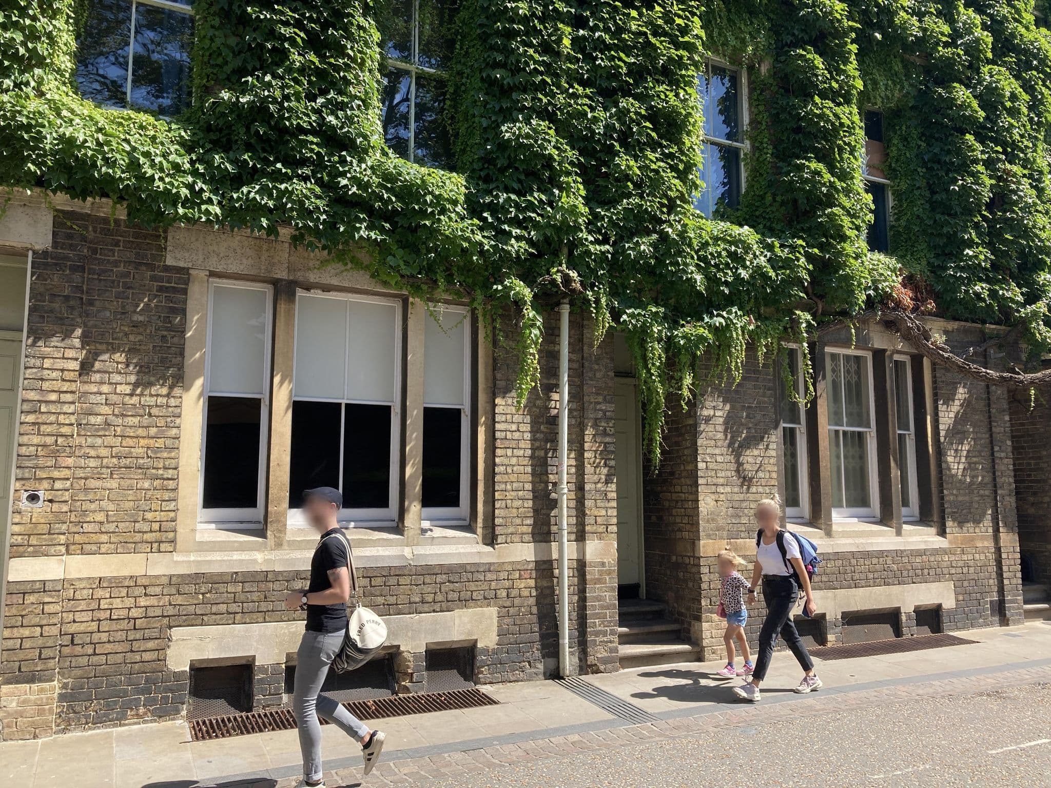 Street view near Henry's, Oxford — © zebedee (CC BY-SA · Mapillary)