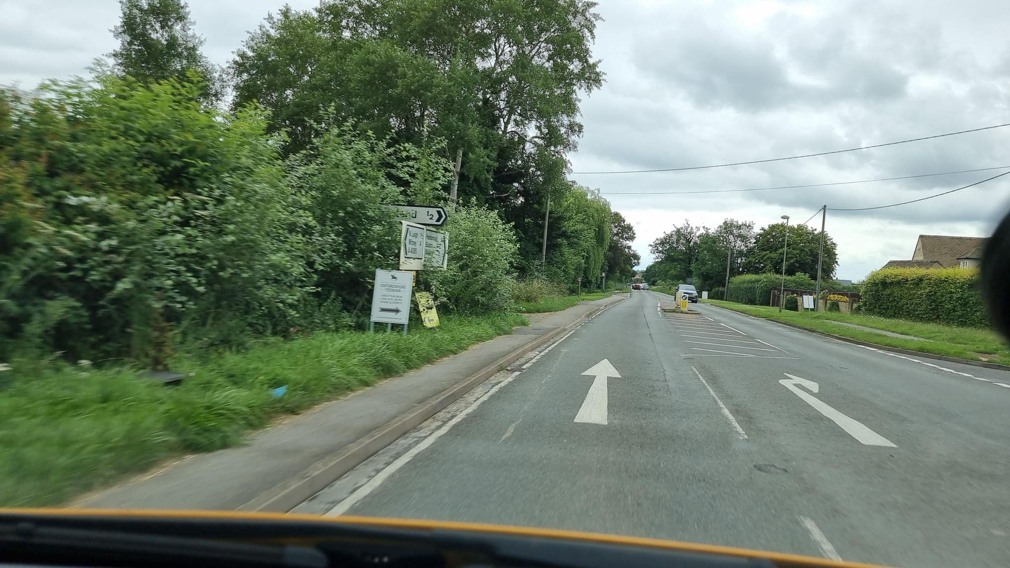 Street view near The Close Guest House, North Leigh — © alexanderar (CC BY-SA · Mapillary)