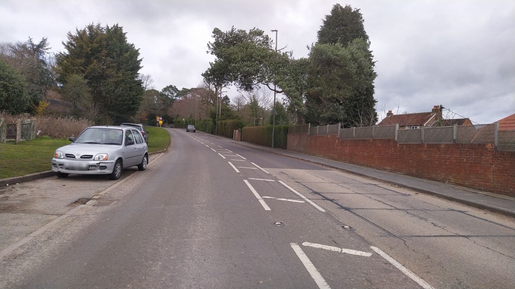 Street view near Hedley Park Hotel, Farnham — © noid (CC BY-SA · Mapillary)