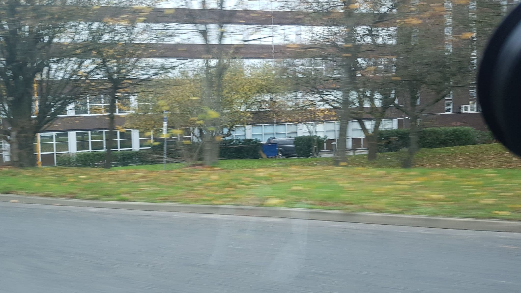 Street view near Oakdale Serviced Apartments, Farnborough — © cicisxn (CC BY-SA · Mapillary)
