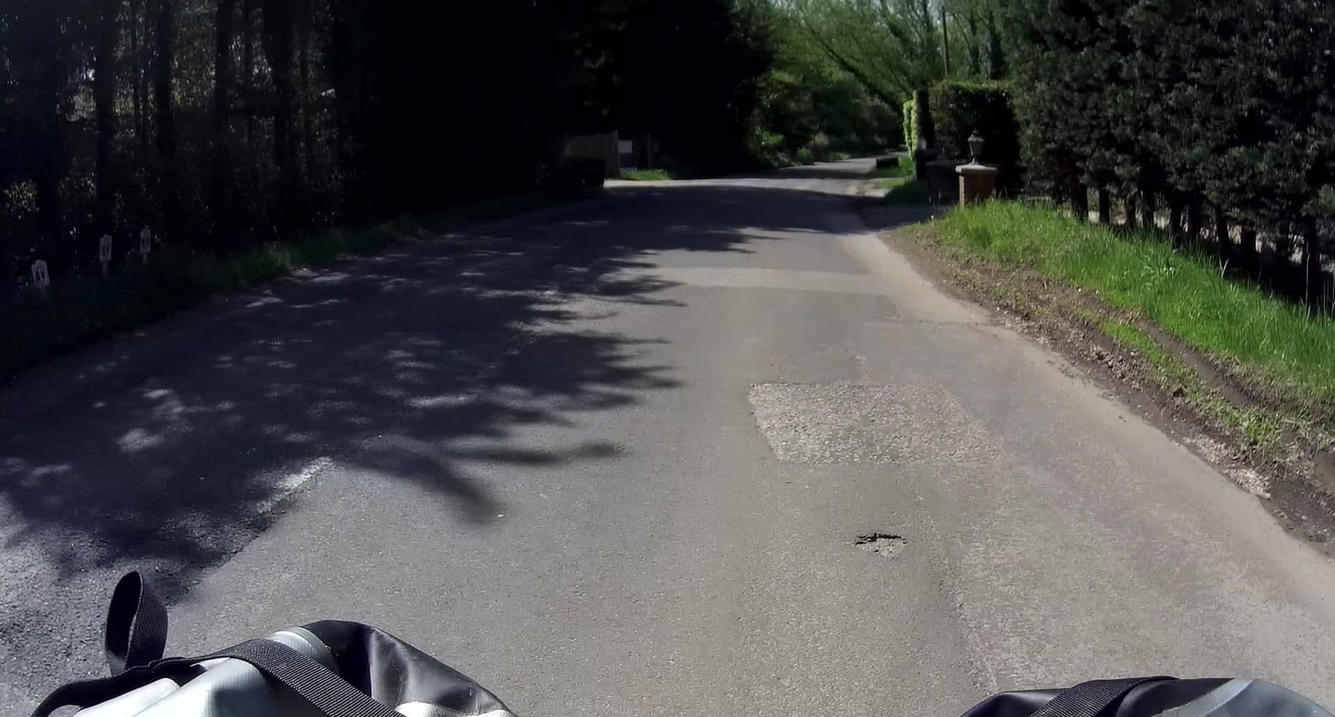 Street view near Clarendon Lodge, Crondall — © jpennycook (CC BY-SA · Mapillary)