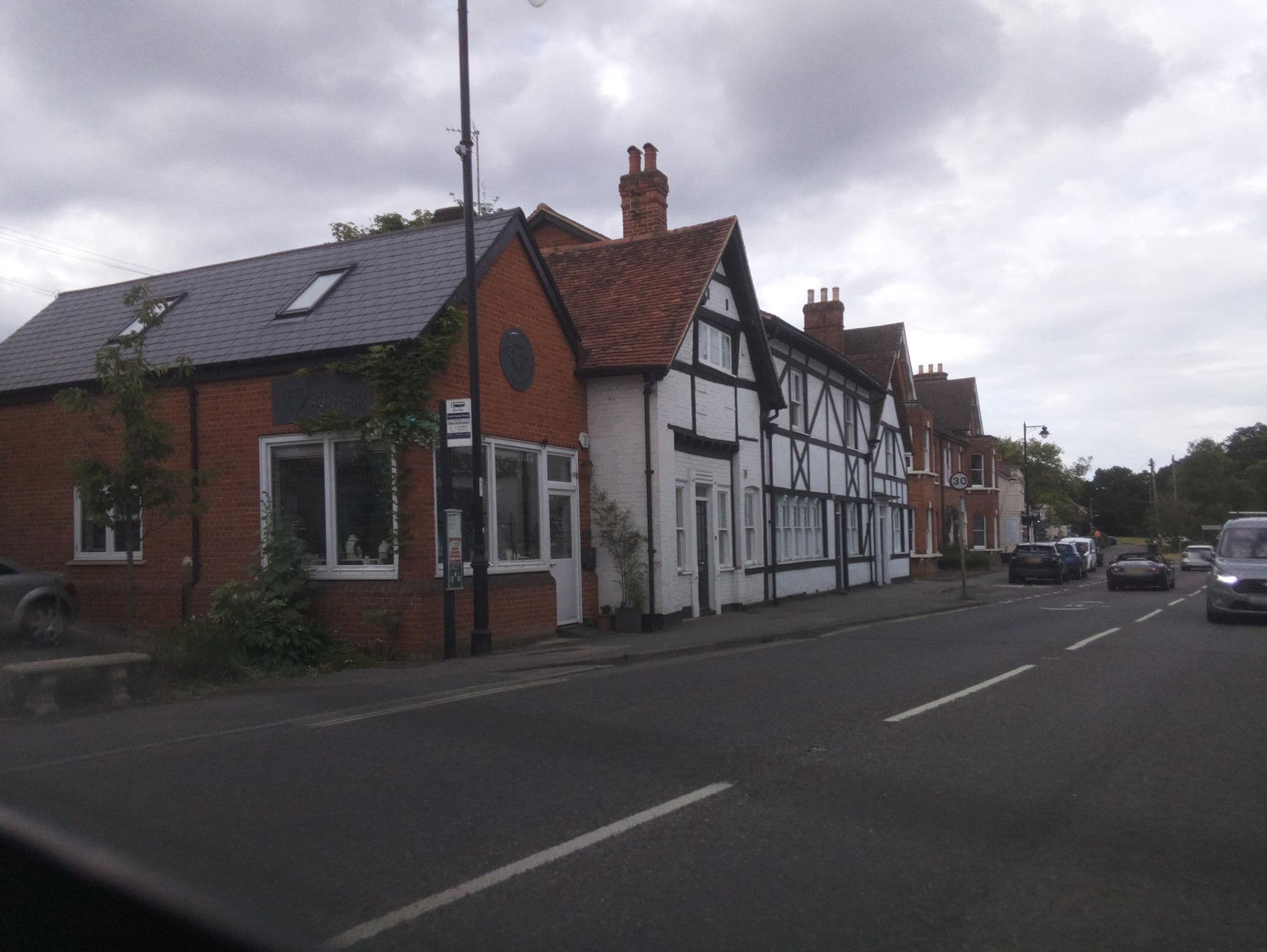 Street view near Hotel Zuzanka, Hartley Wintney — © southglos (CC BY-SA · Mapillary)