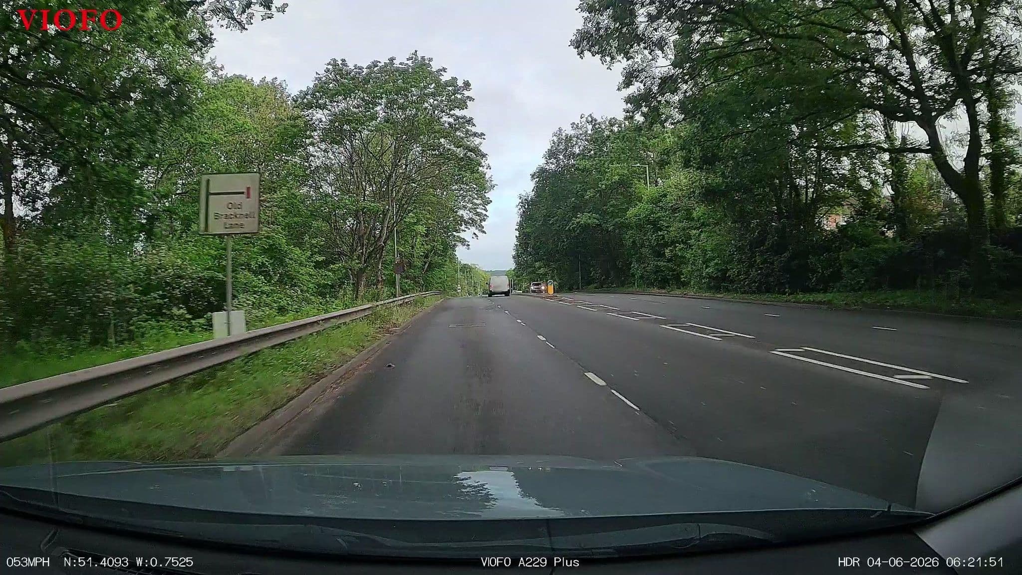 Street view near Berkshire Rooms, Bracknell — © RyanBush (CC BY-SA · Mapillary)