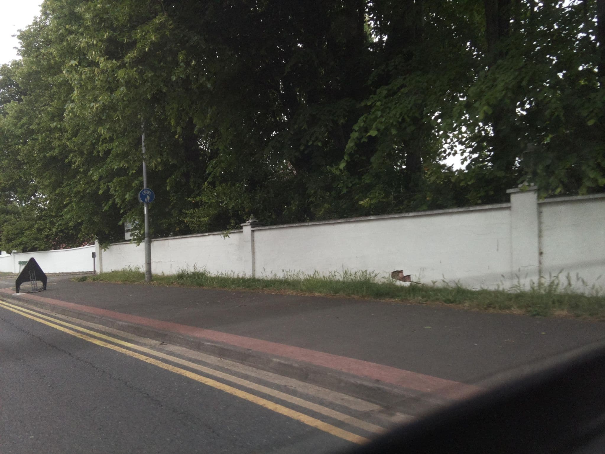 Street view near Fines Bayliwick Country House Hotel Binfield, Bracknell — © southglos (CC BY-SA · Mapillary)