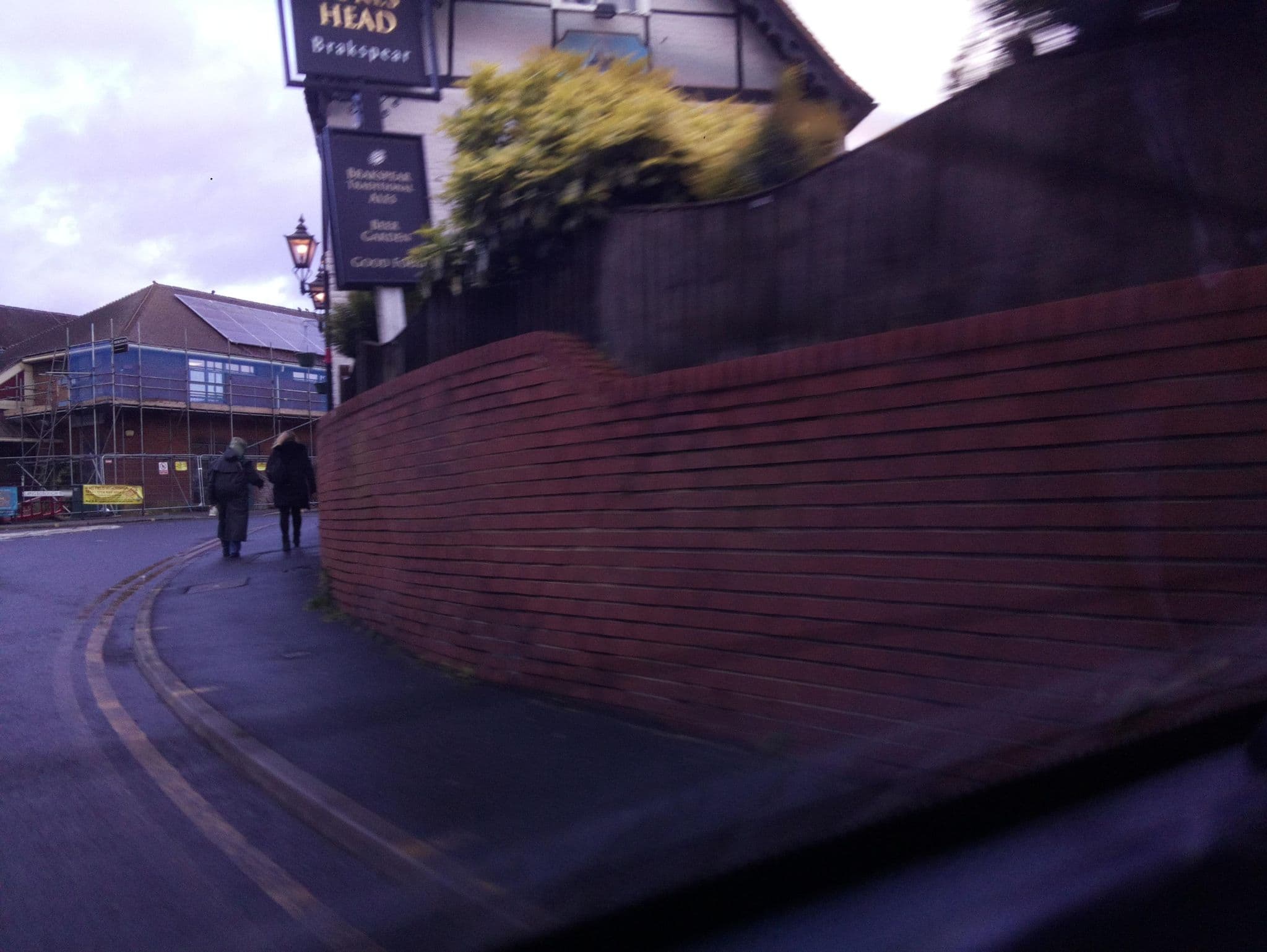 Street view near The Dukes Head, Wokingham — © southglos (CC BY-SA · Mapillary)