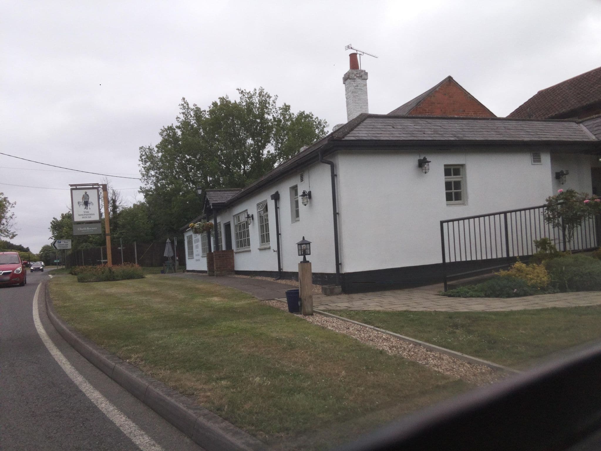 Street view near The George Hotel, Bracknell — © southglos (CC BY-SA · Mapillary)