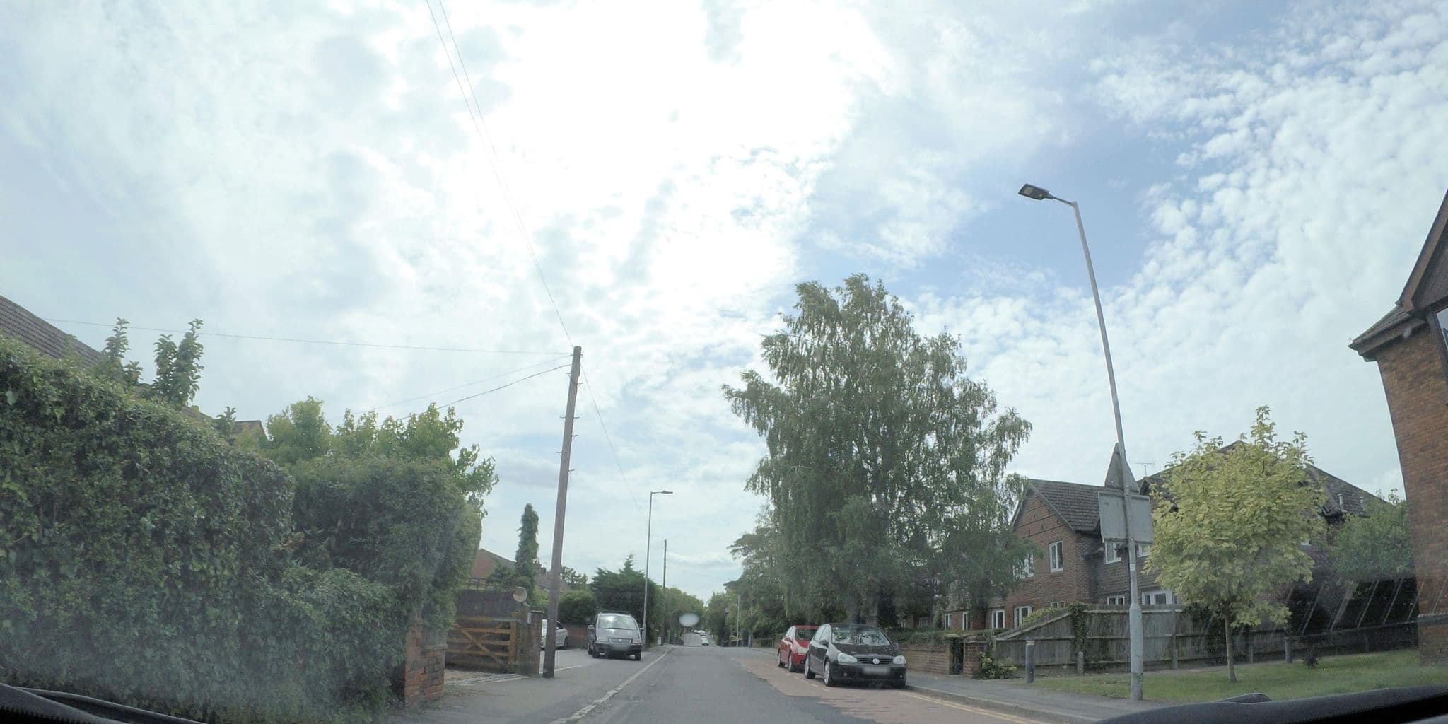 Street view near Stone Manor Hotels, Bracknell — © 4004 (CC BY-SA · Mapillary)