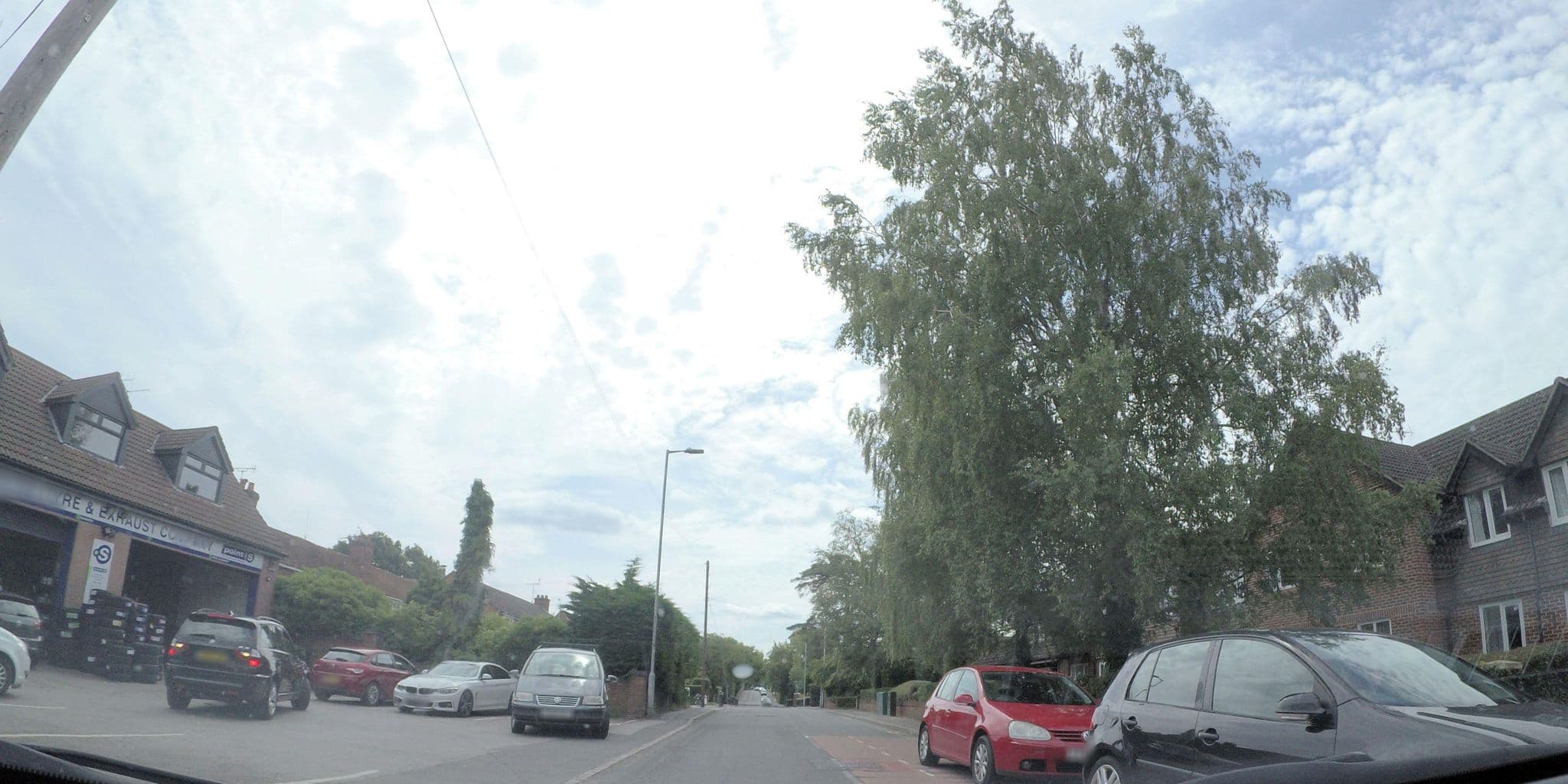 Street view near Wyborn Hotels, Bracknell — © 4004 (CC BY-SA · Mapillary)