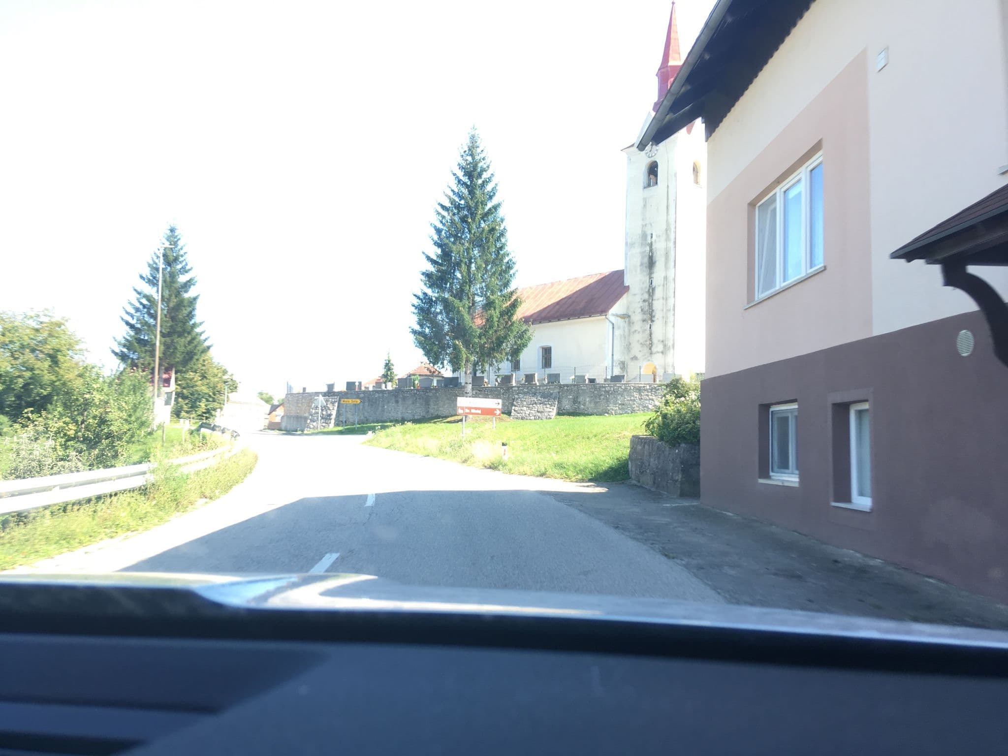 Street view near Turistična kmetija Grabrijan, Ozalj — © jerneja (CC BY-SA · Mapillary)